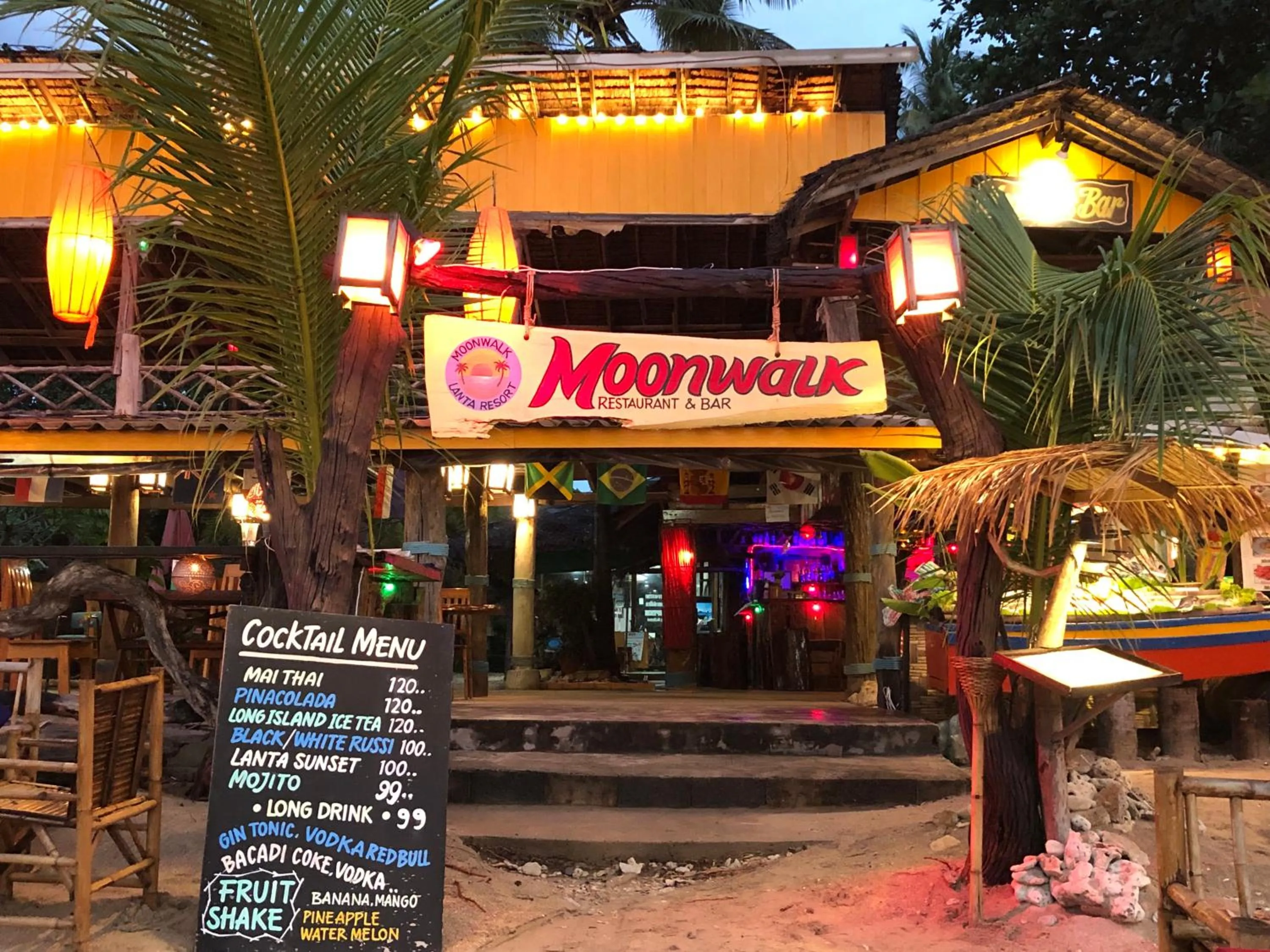 Moonwalk Lanta Resort