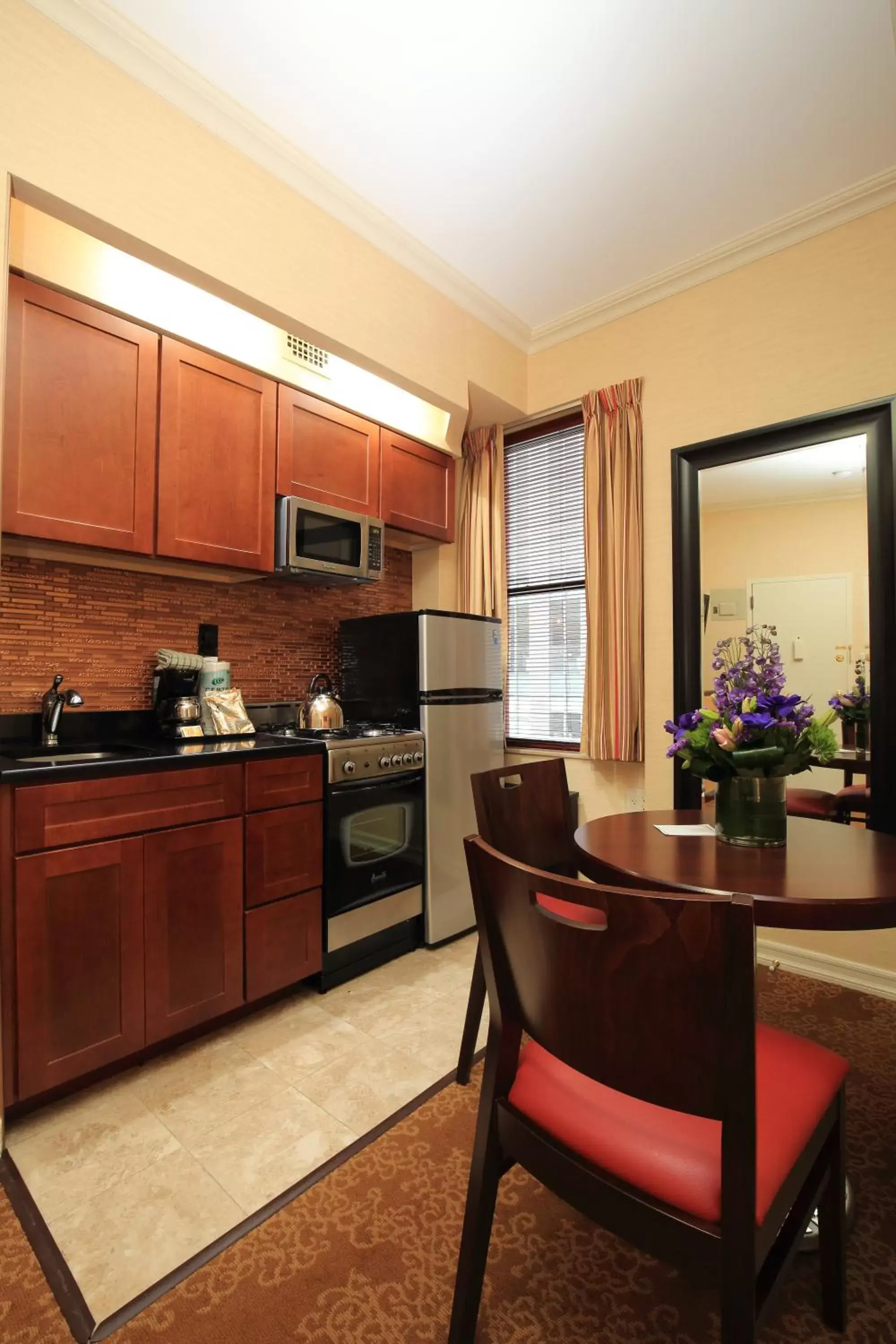 Kitchen or kitchenette, Kitchen/Kitchenette in Radio City Apartments