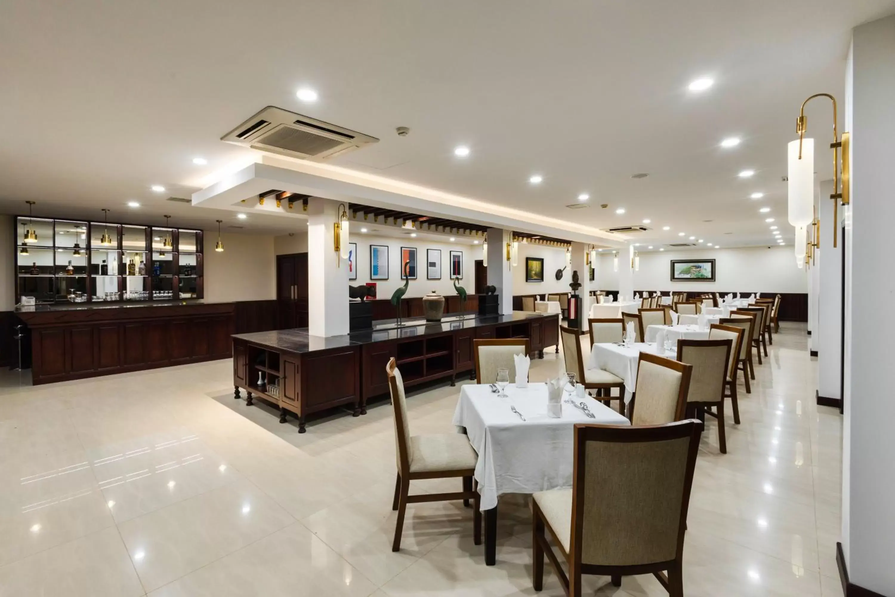 Restaurant/Places to Eat in Saem Siemreap Hotel