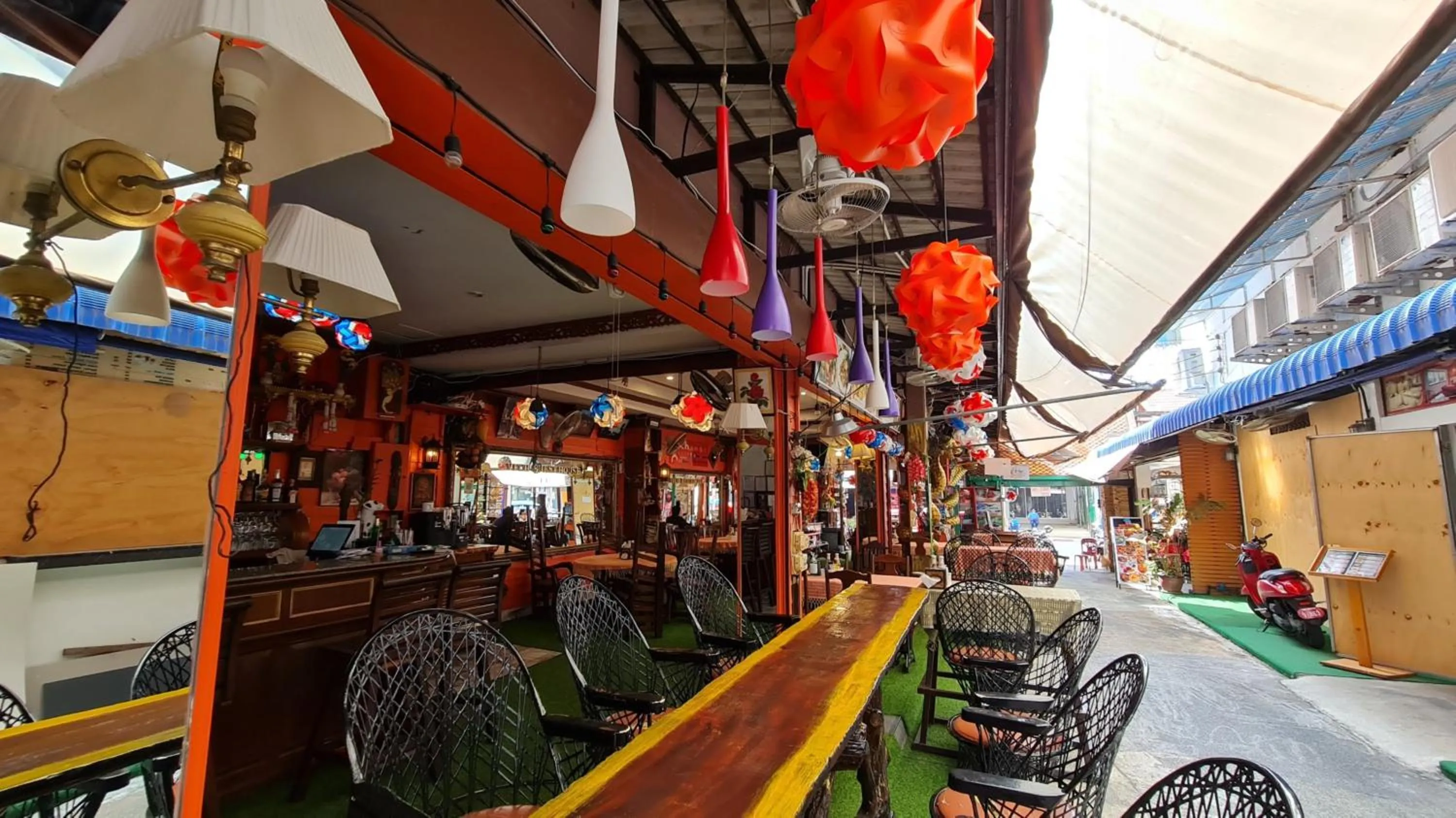 Lounge or bar in Vech Guesthouse Patong