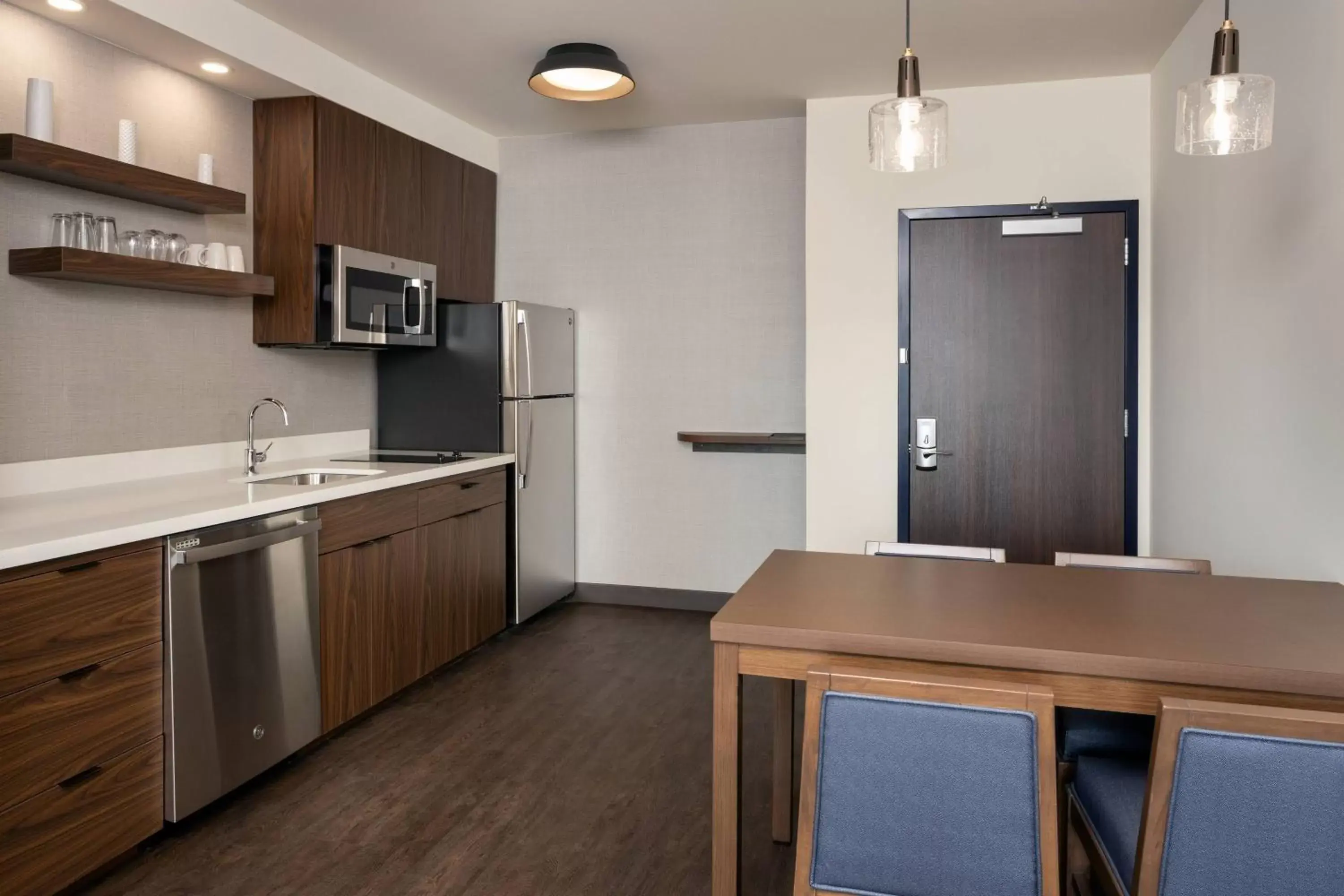 Bedroom, Kitchen/Kitchenette in Residence Inn By Marriott Philadelphia Bala Cynwyd