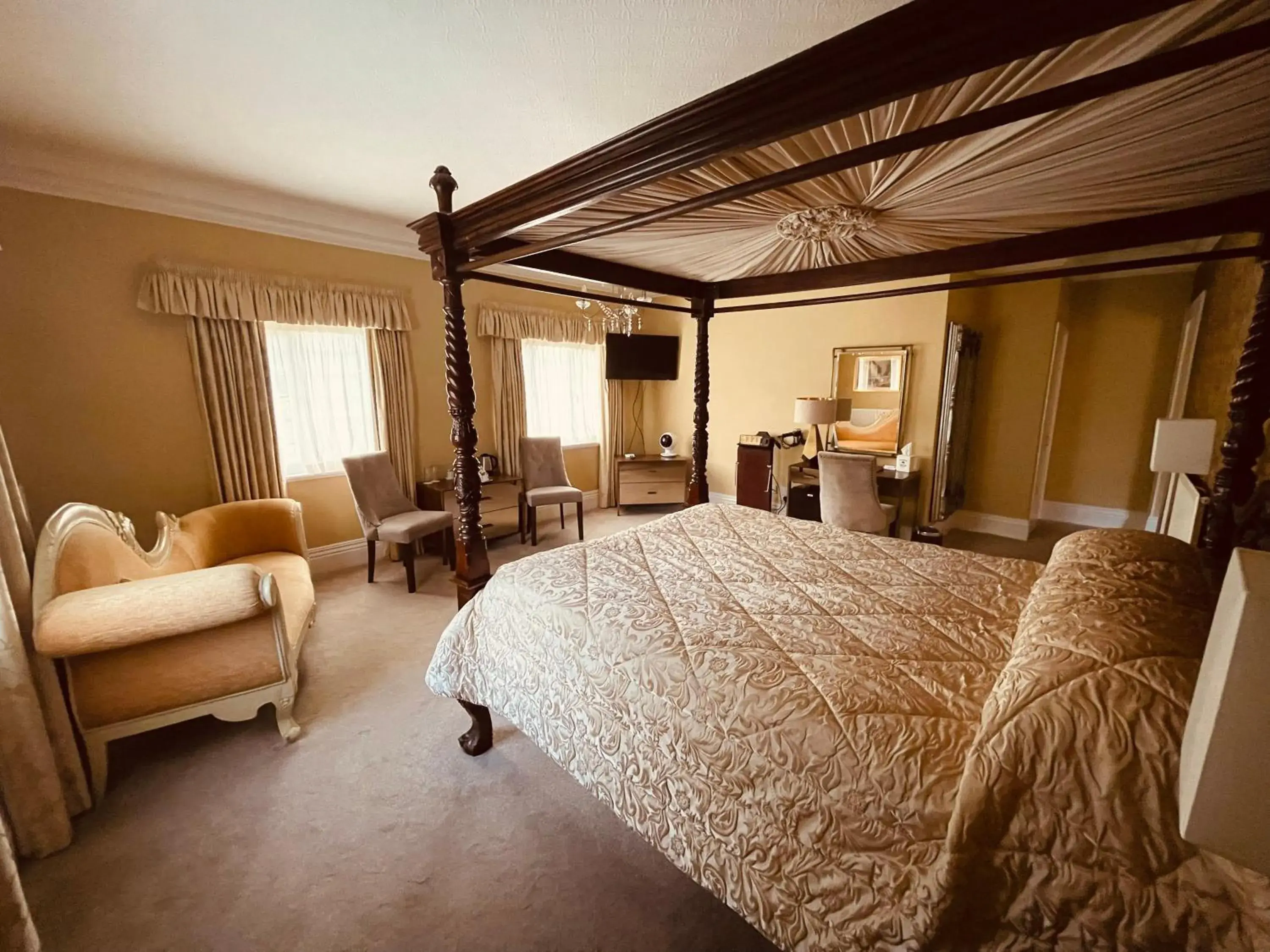 Bed in Nuthurst Grange Country House Hotel & Restaurant