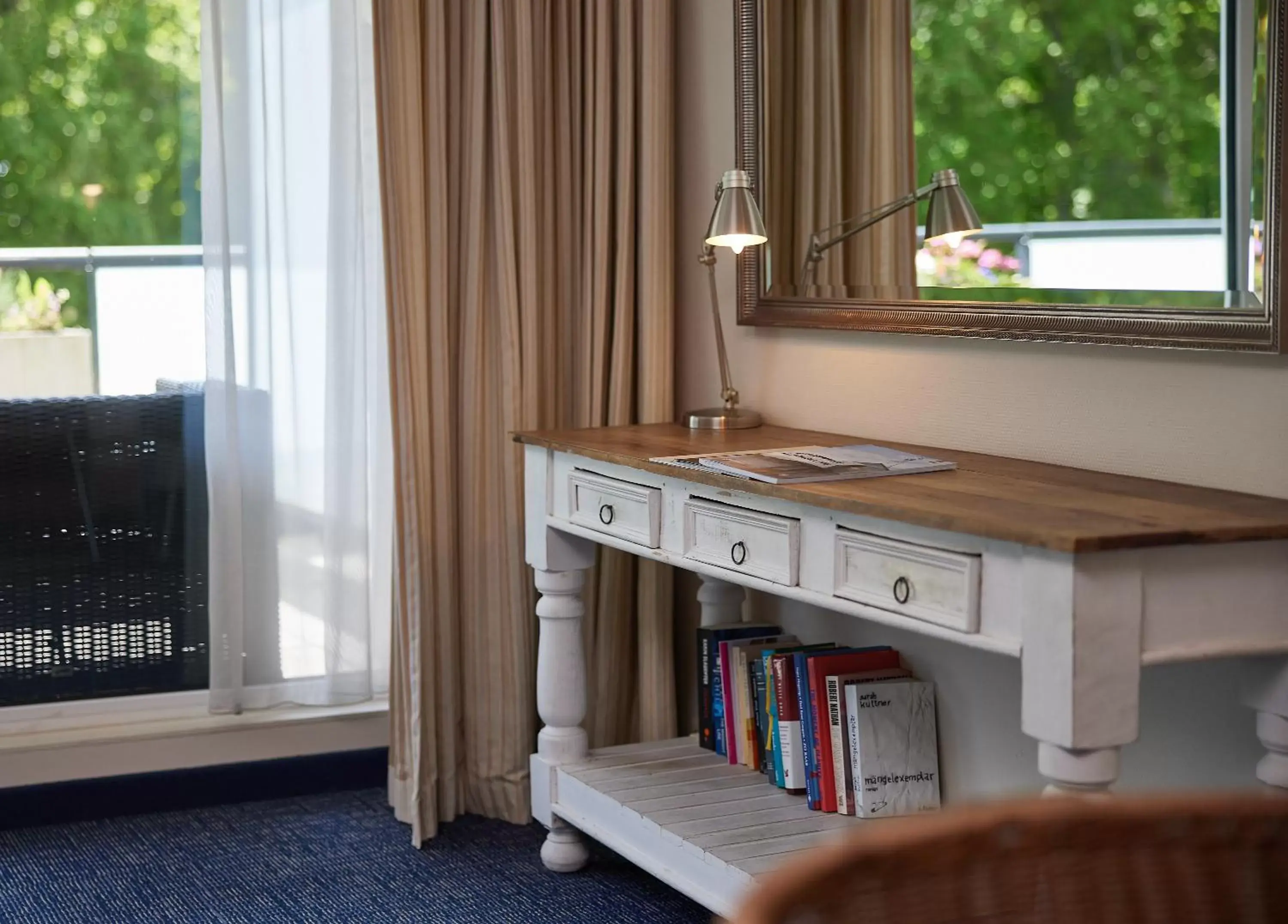 Living room, TV/Entertainment Center in WestCord ApartHotel Boschrijck