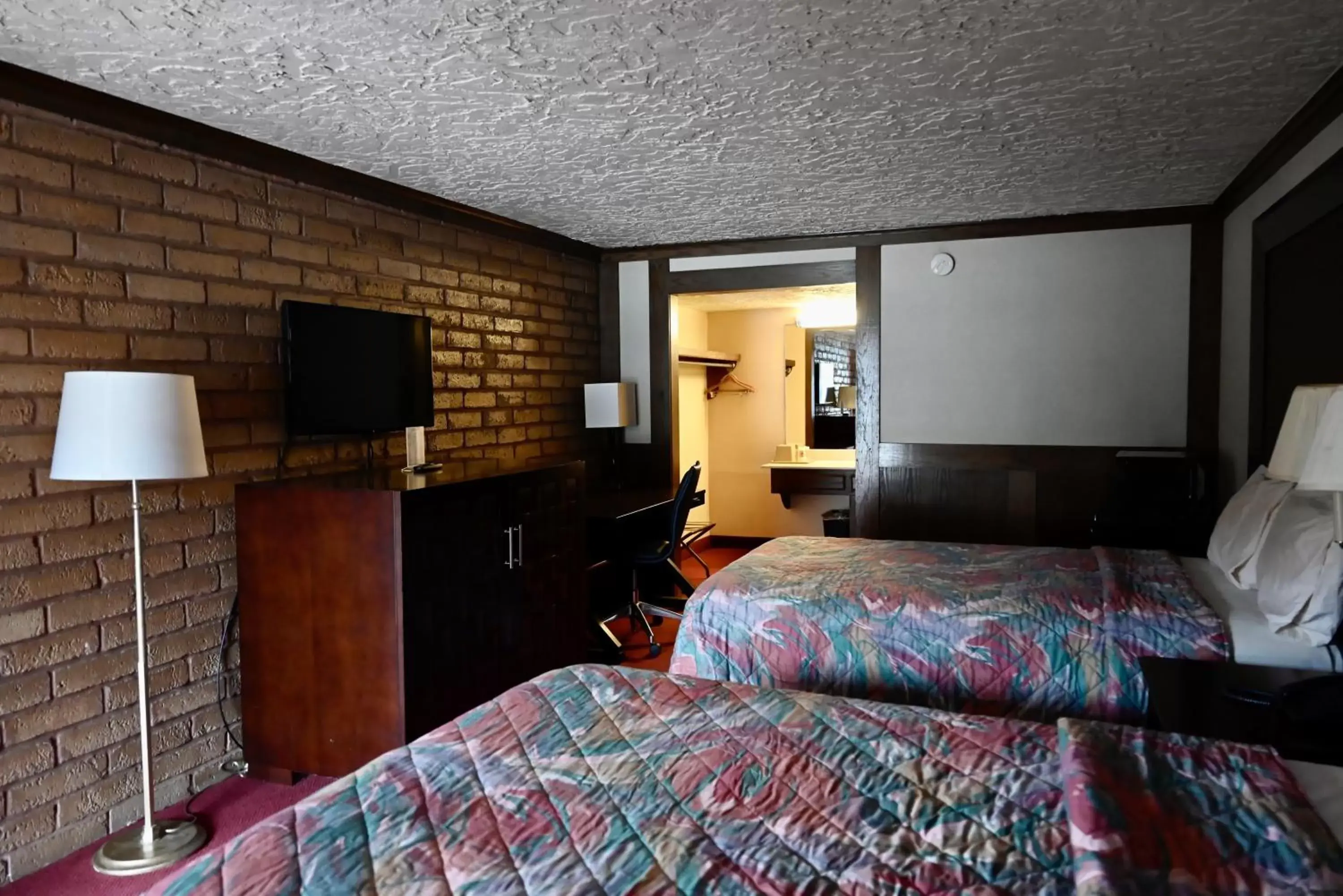 Bed in Rittiman Inn and Suites