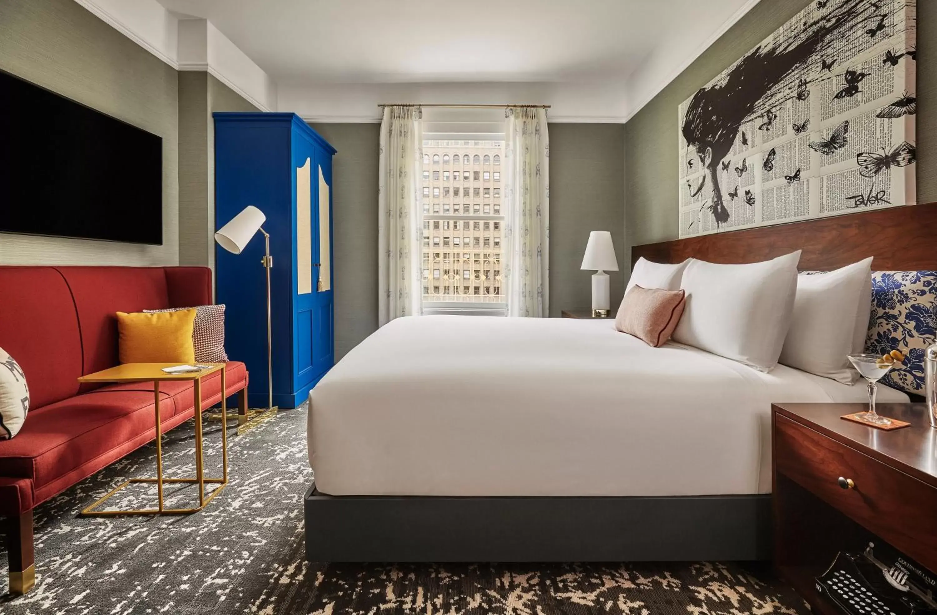 Bed in Hotel Emblem San Francisco, a Viceroy Urban Retreat