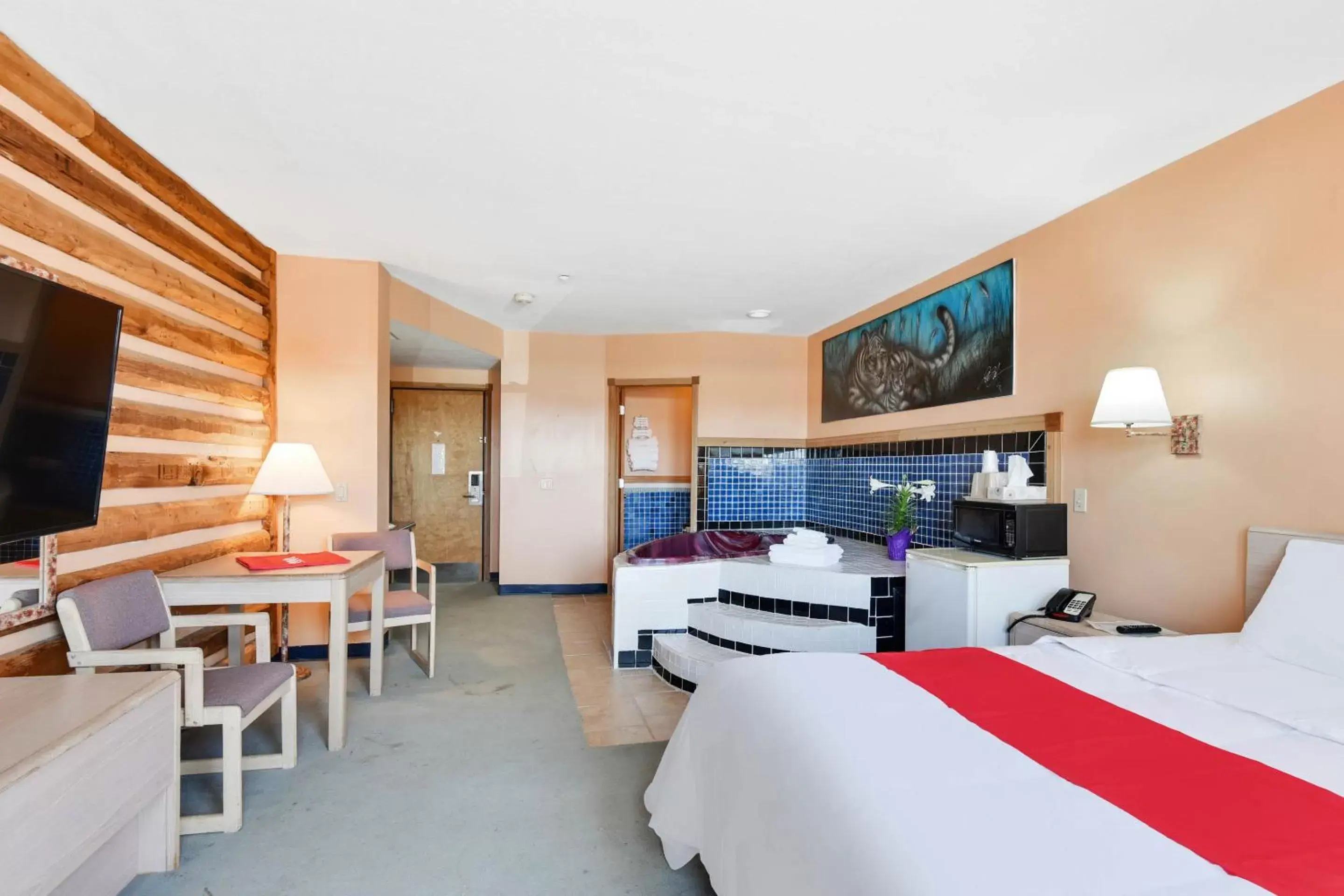 Bedroom in Casa Loma inn & Suites by OYO Davenport IA Near I-80
