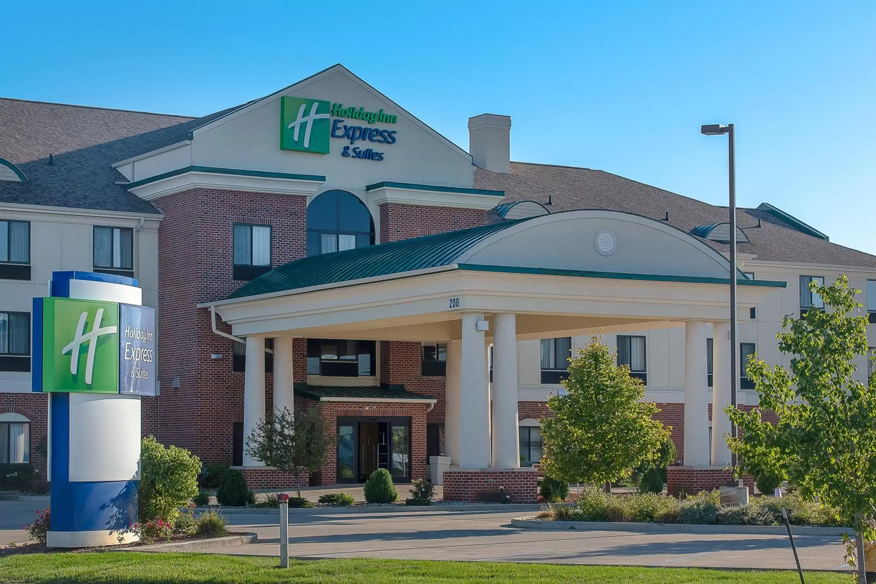 Property Building in Holiday Inn Express and Suites Lafayette East, an IHG Hotel