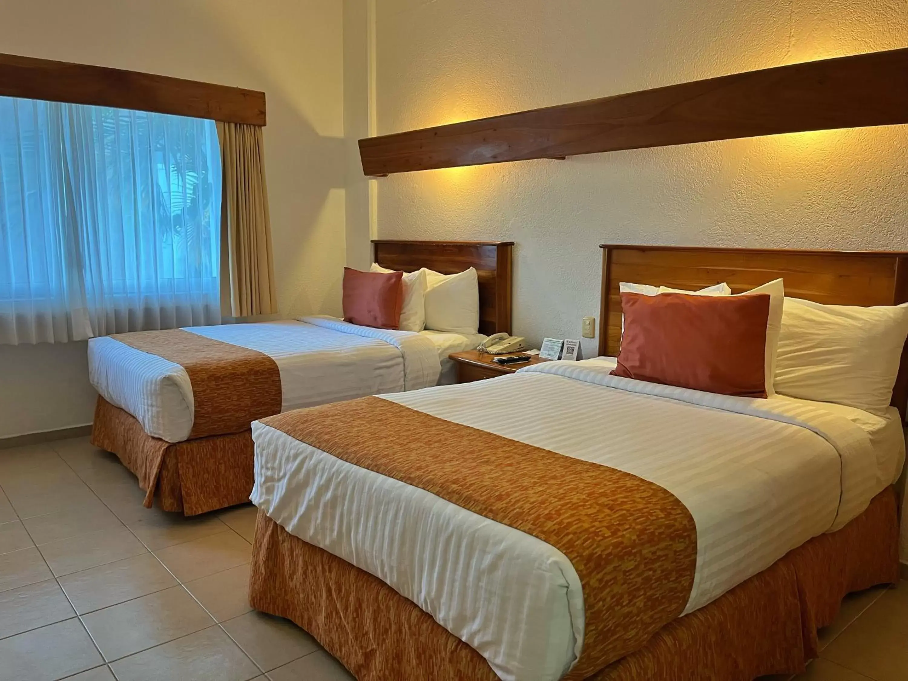 Photo of the whole room, Bed in Best Western Riviera Tuxpan