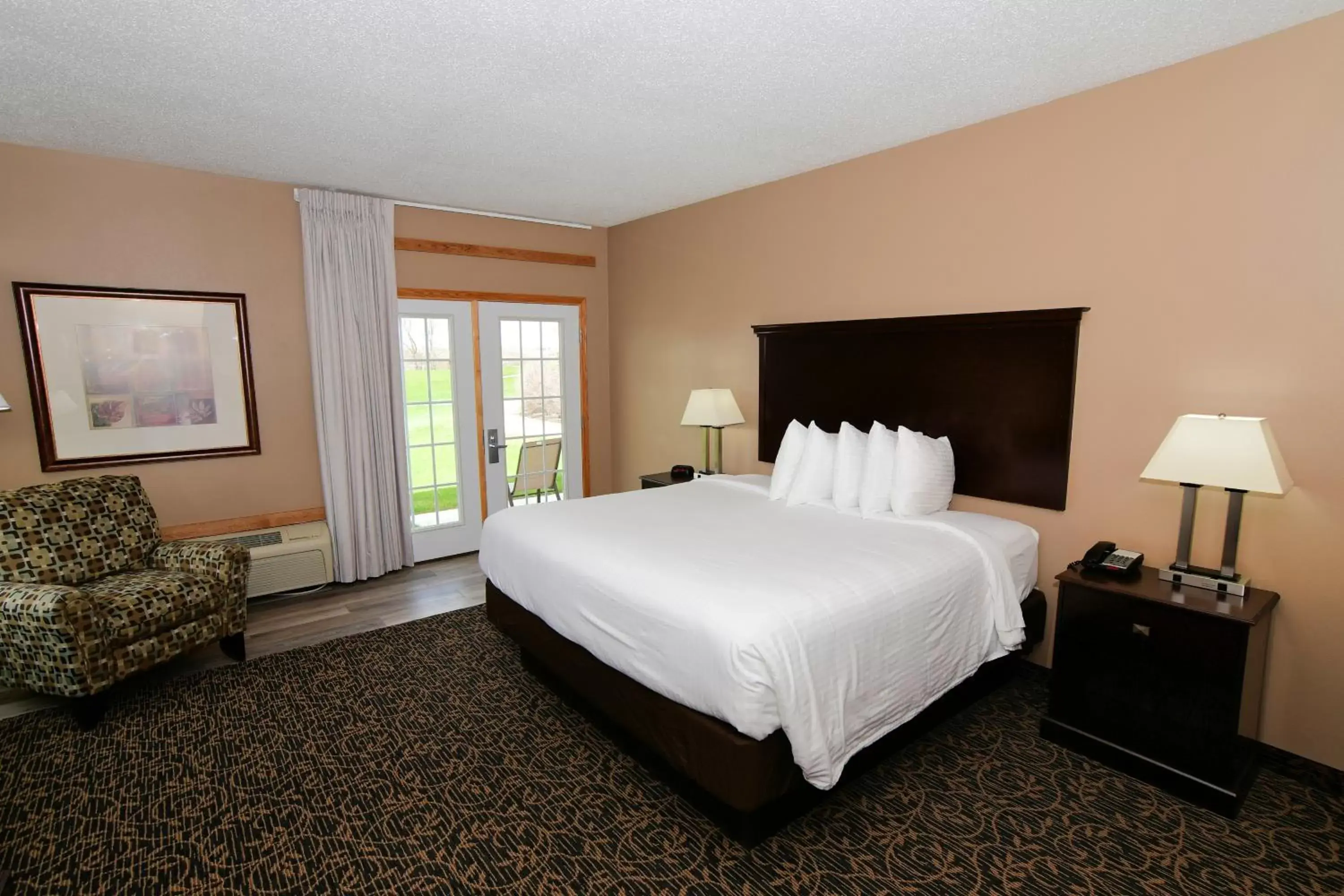 Bed in Cobblestone Inn & Suites - Denison | Majestic Hills