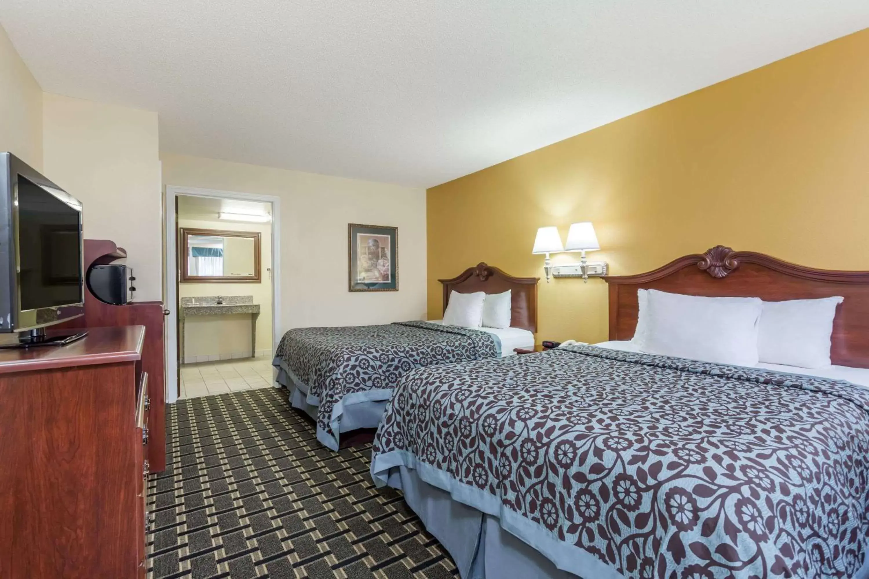 Photo of the whole room, Bed in Days Inn & Suites by Wyndham Warner Robins Near Robins AFB