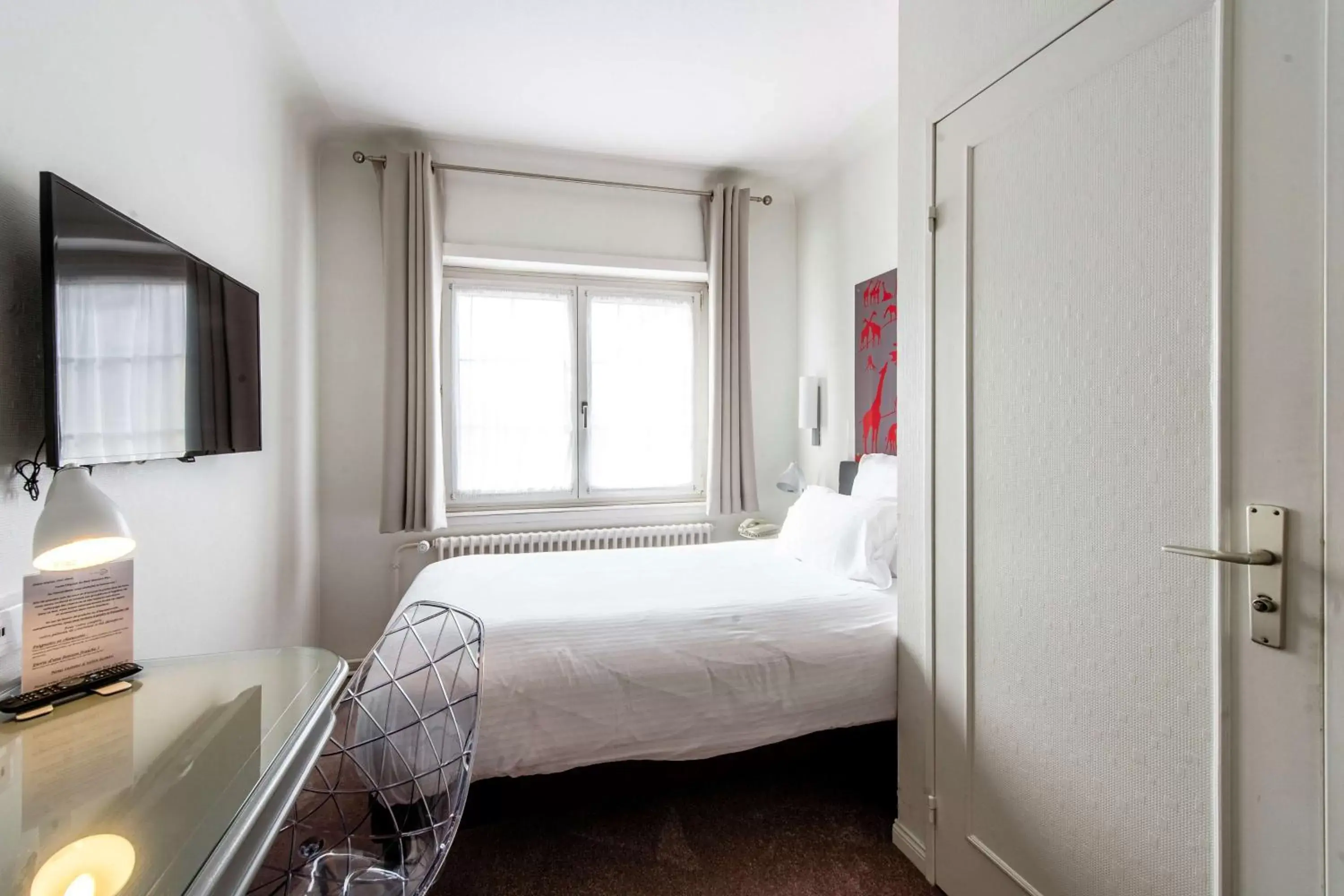 Photo of the whole room, Bed in Best Western Plus Au cheval Blanc à Mulhouse