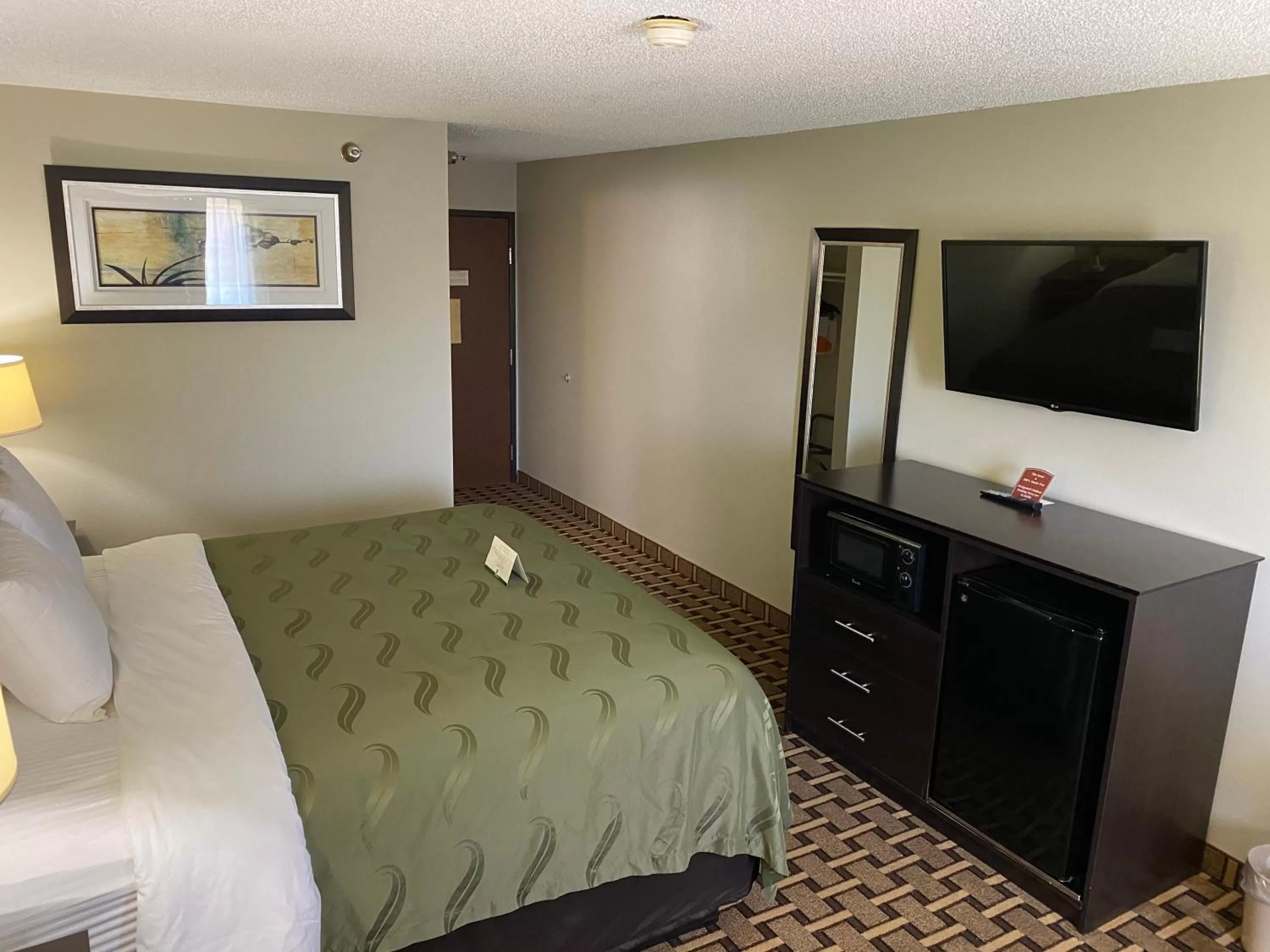 Bed in Quality Inn Morton at I-74