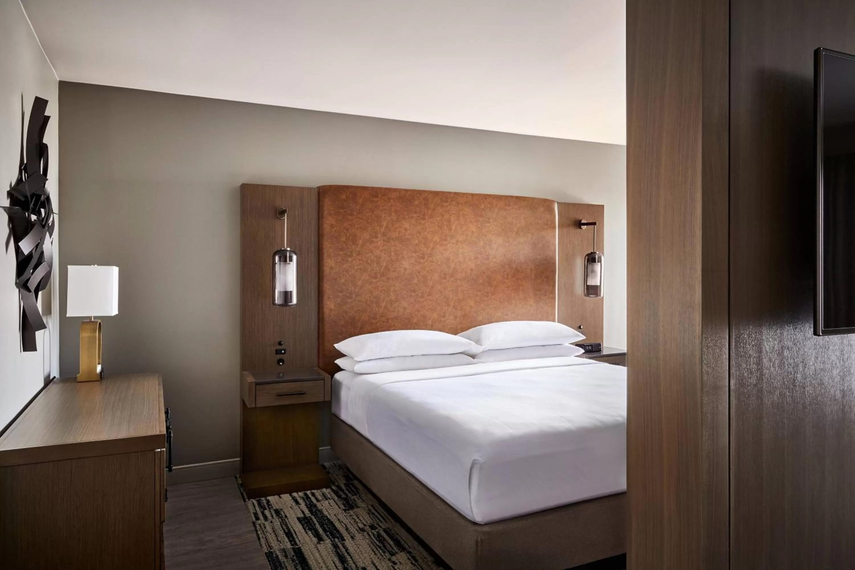 Photo of the whole room, Bed in San Antonio Marriott Rivercenter on the River Walk