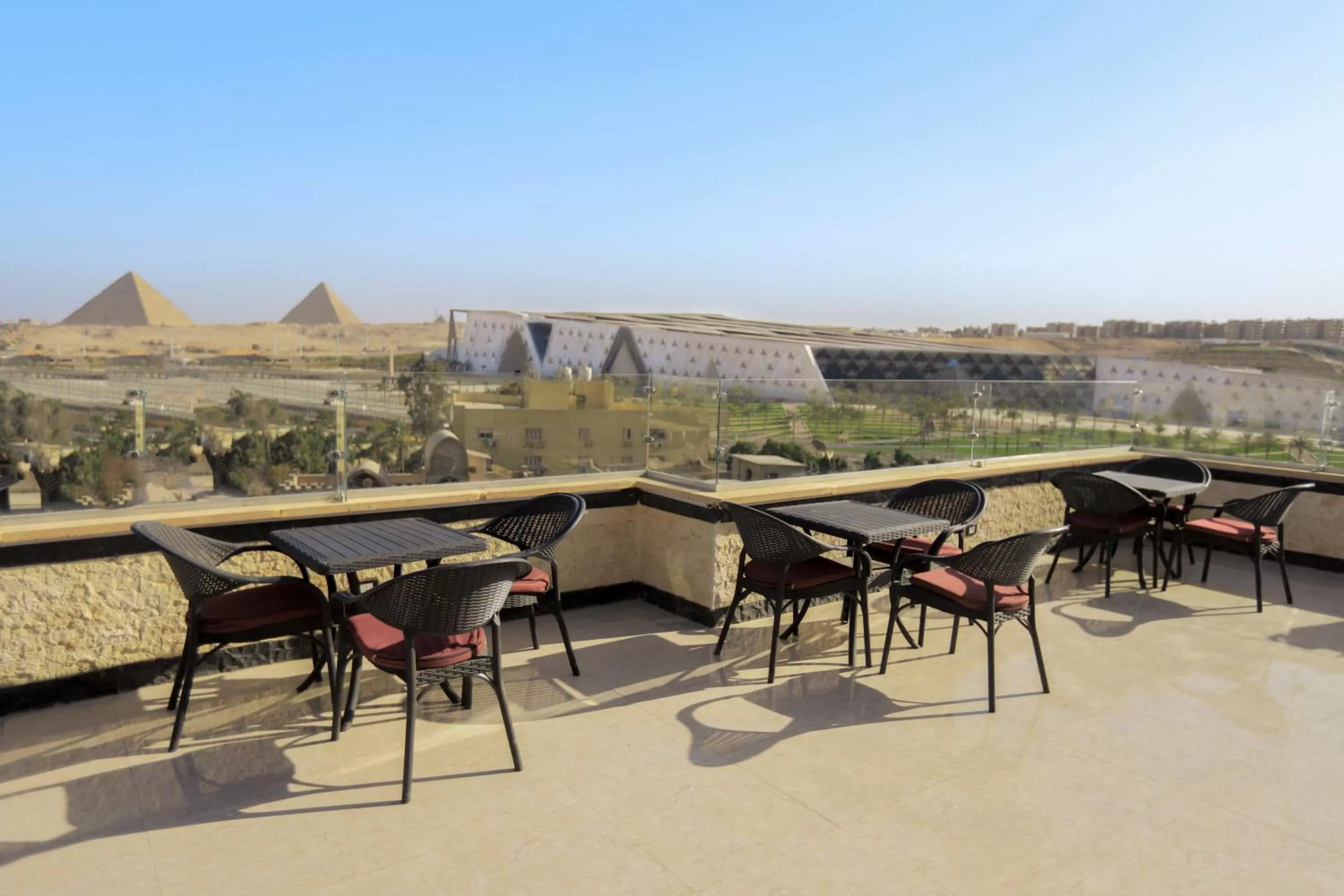Restaurant/places to eat in Jewel Grand Museum & Pyramids View