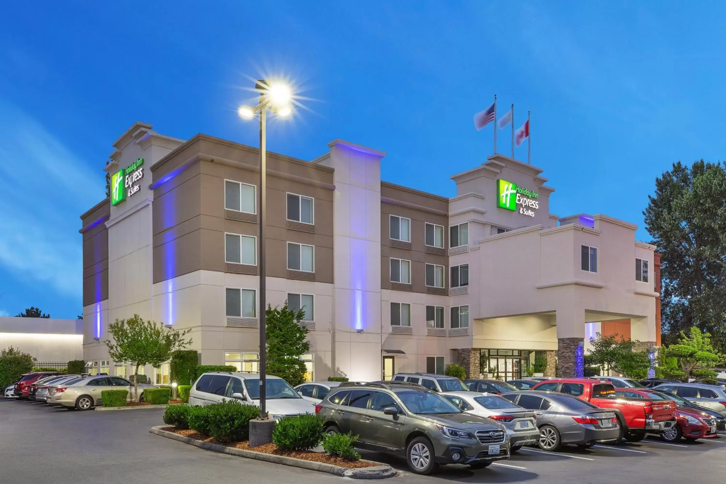 Property Building in Holiday Inn Express Hotel & Suites Tacoma, an IHG Hotel
