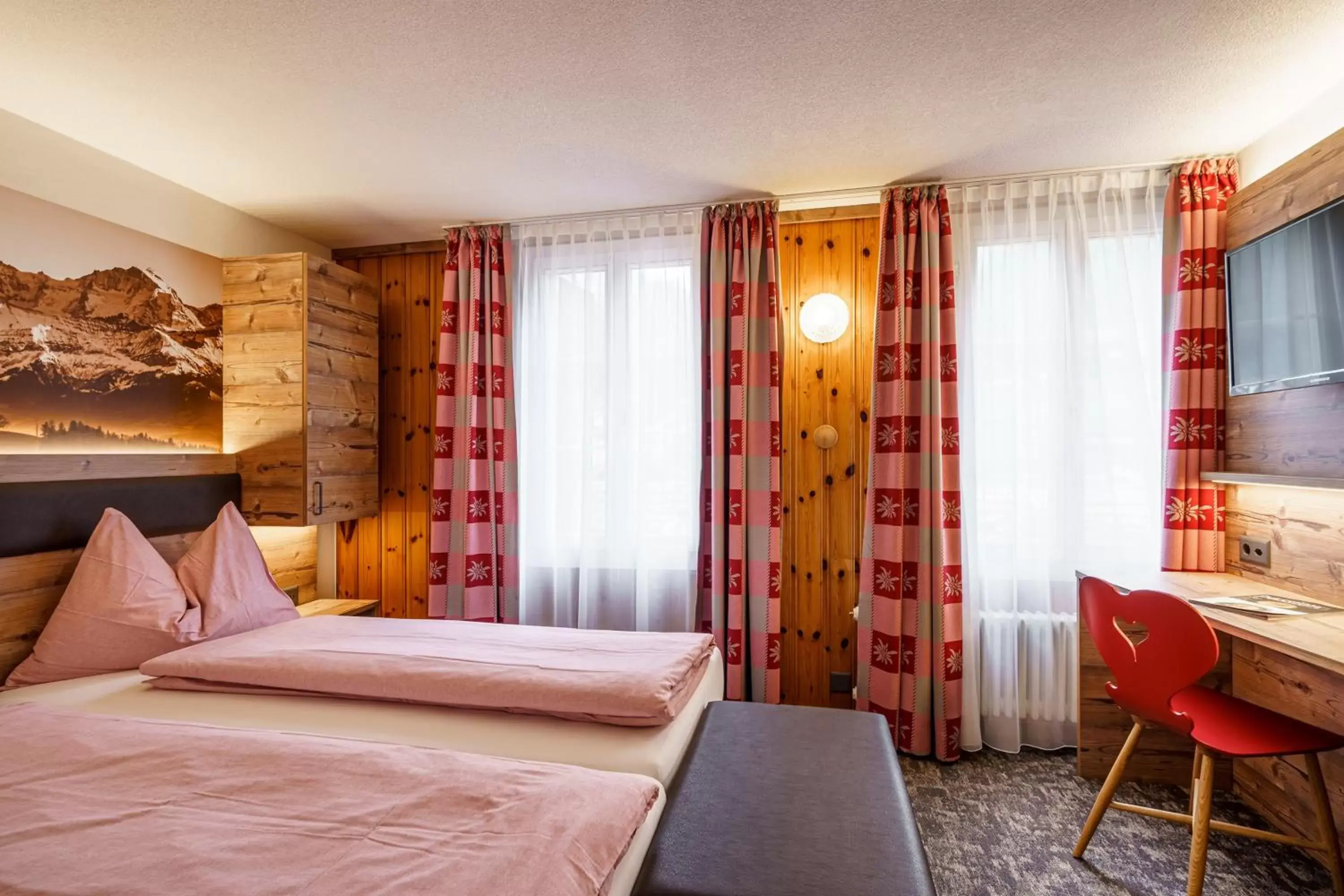 Bedroom, Bed in Alpenblick Hotel & Restaurant Wilderswil by Interlaken