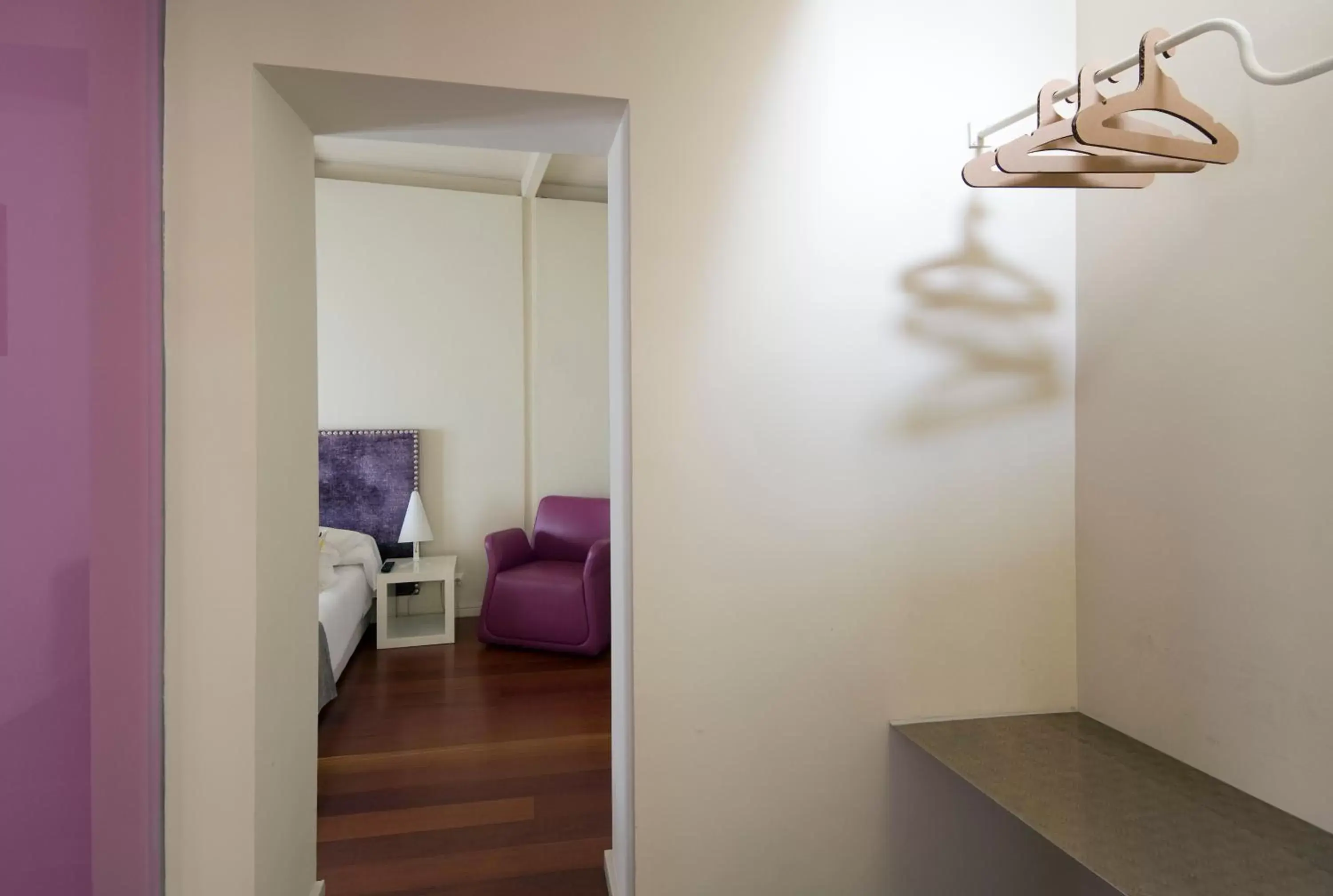 Seating area, Bathroom in Hotel Viento10