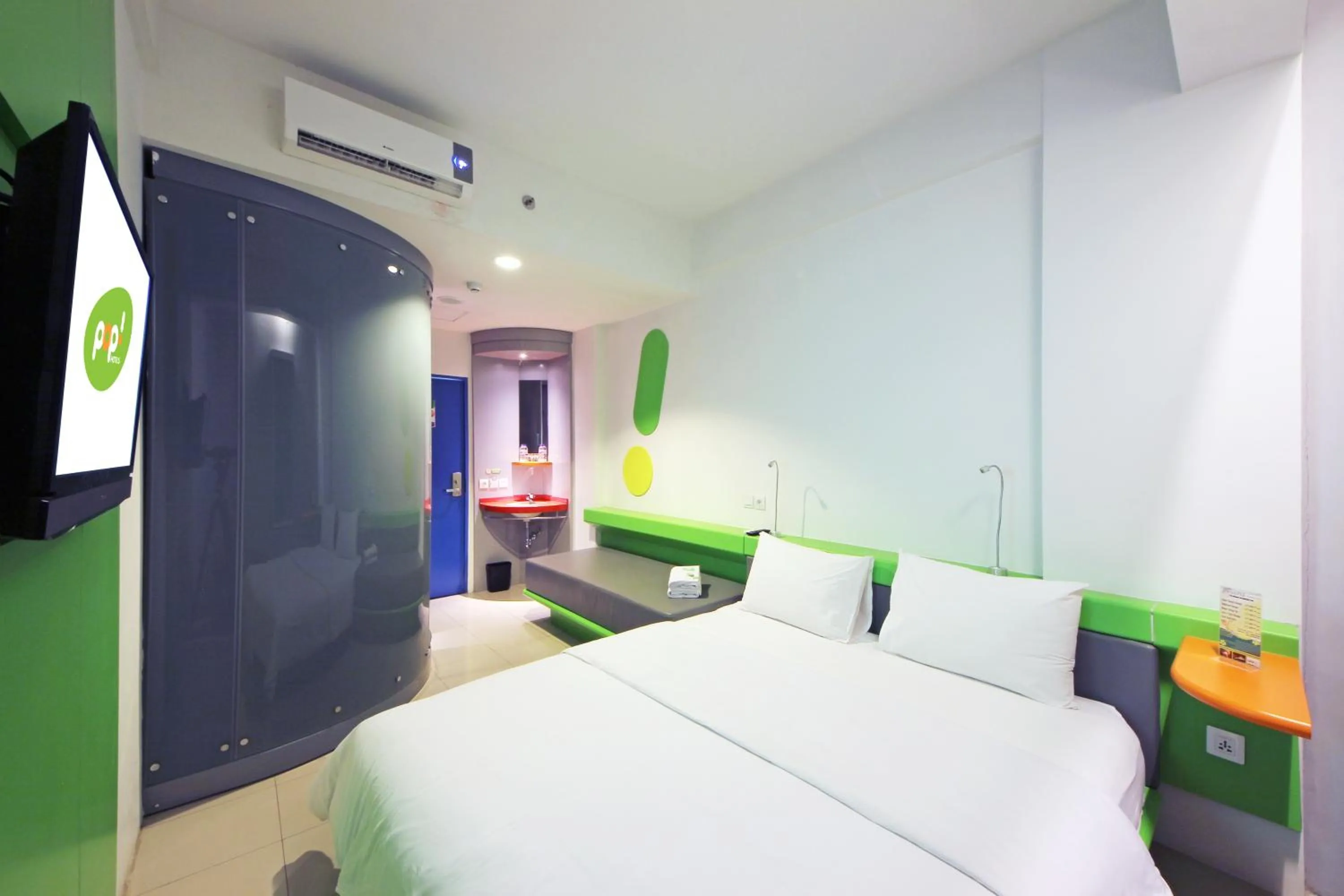 Bedroom, Bed in POP! Hotel Tebet Jakarta