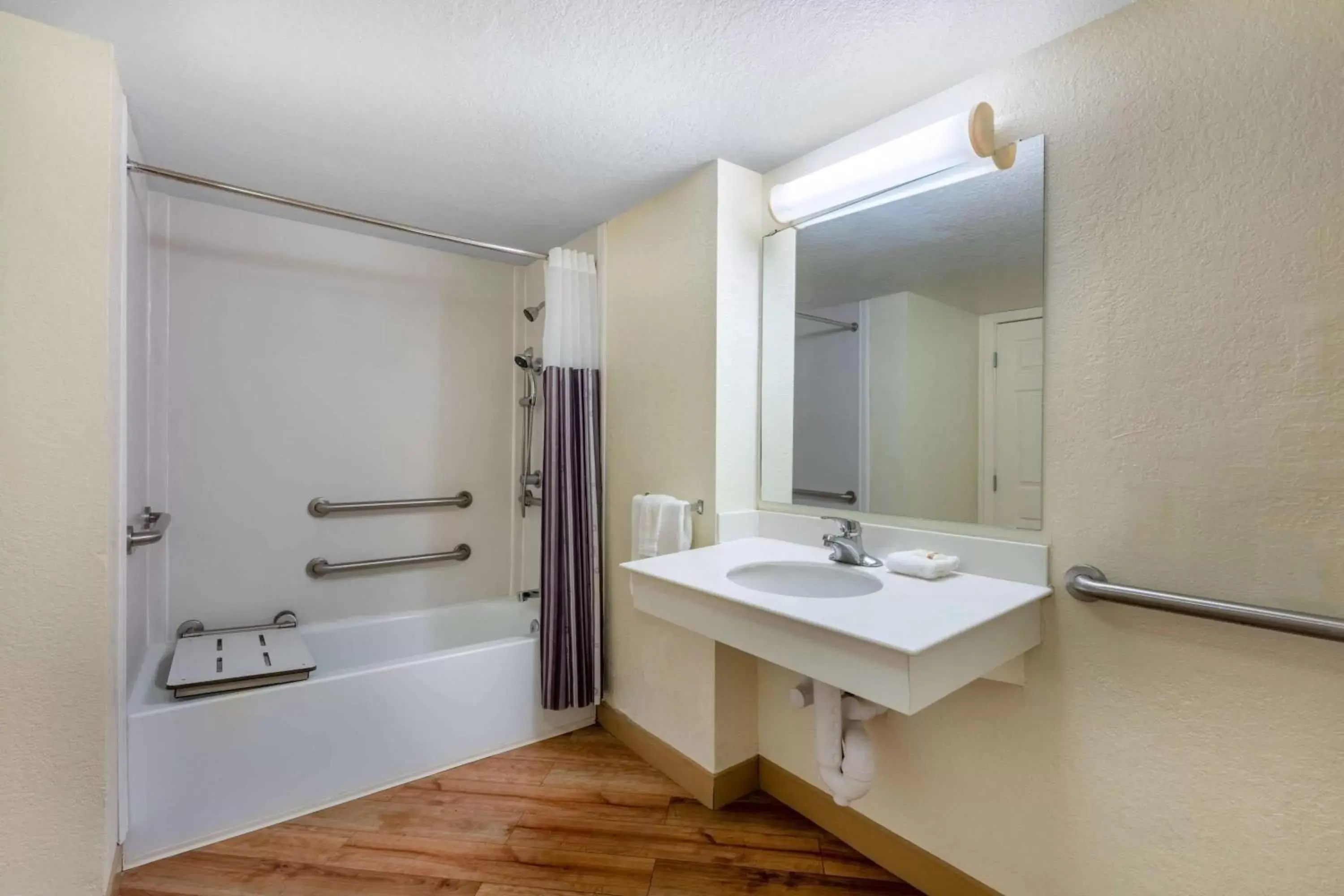 Bathroom in La Quinta Inn by Wyndham Deerfield Beach I-95 at Hillsboro E