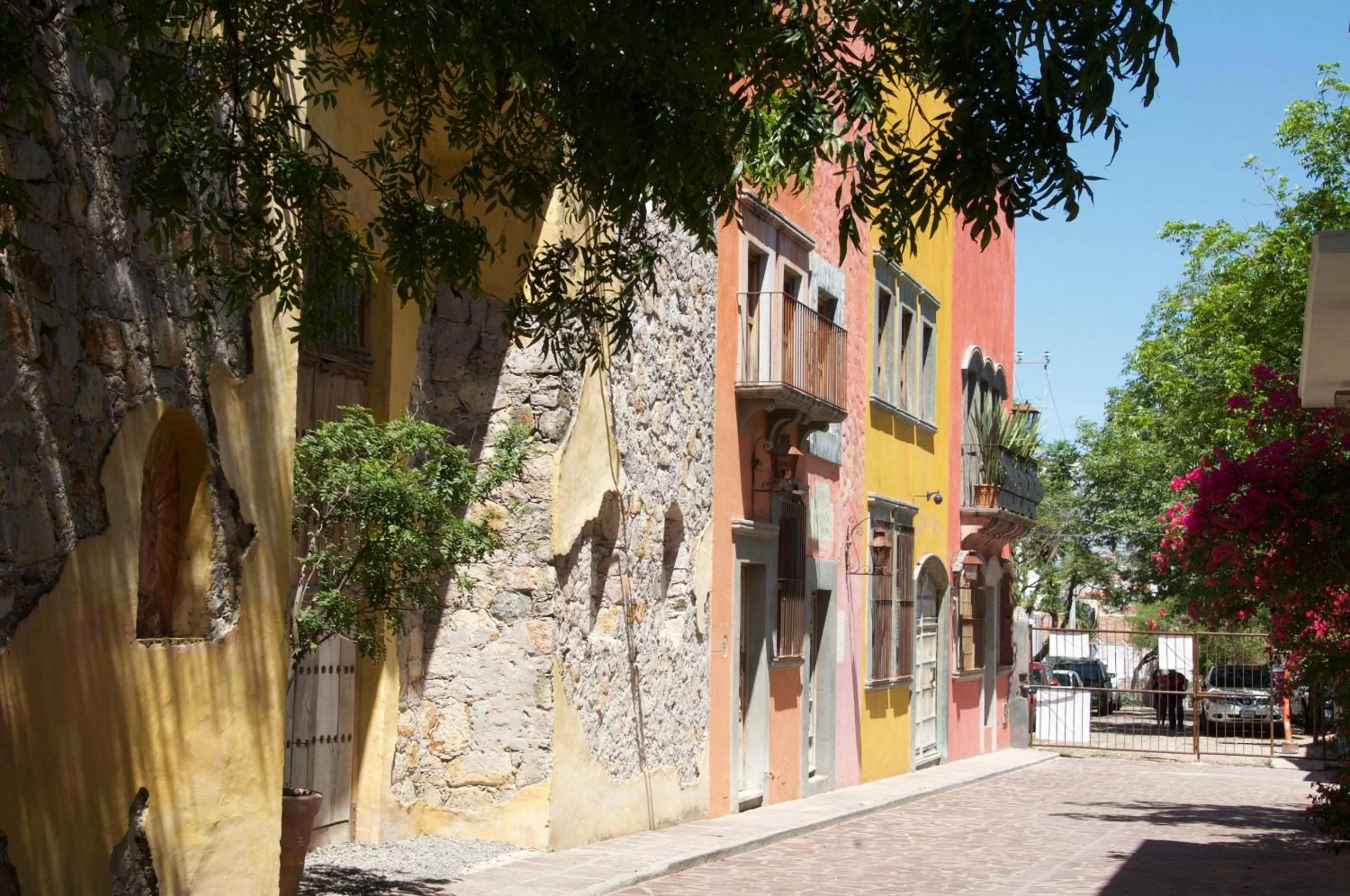 Property building in Casa Mision de San Miguel