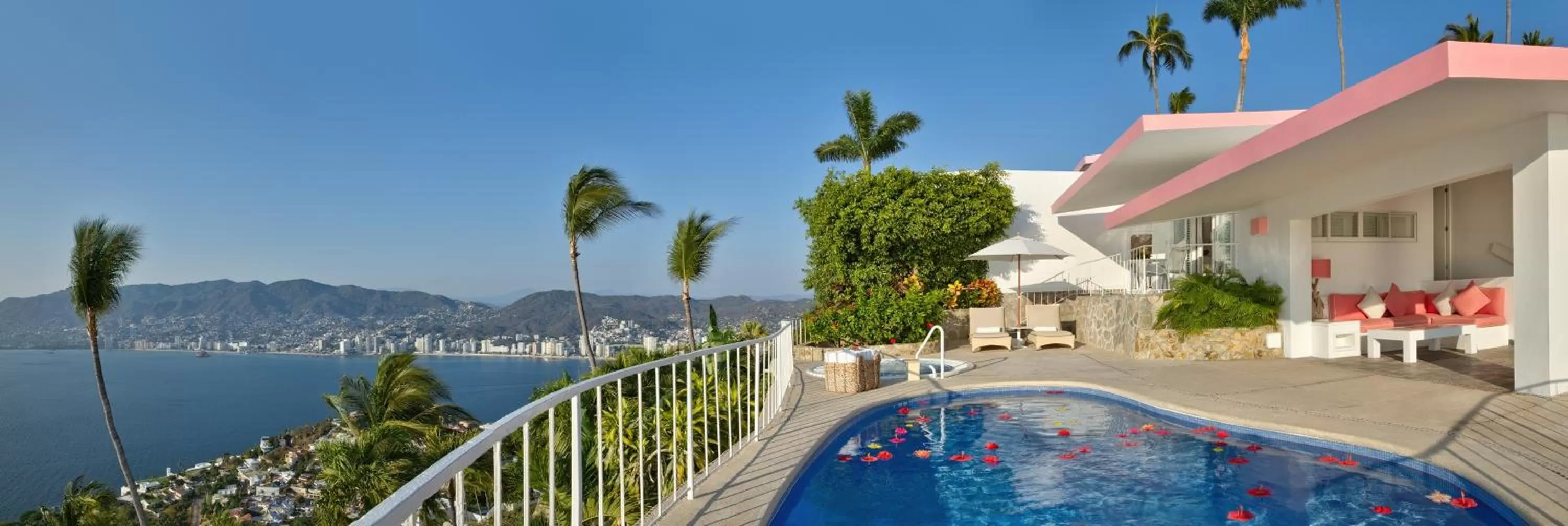 Swimming pool in Las Brisas Acapulco
