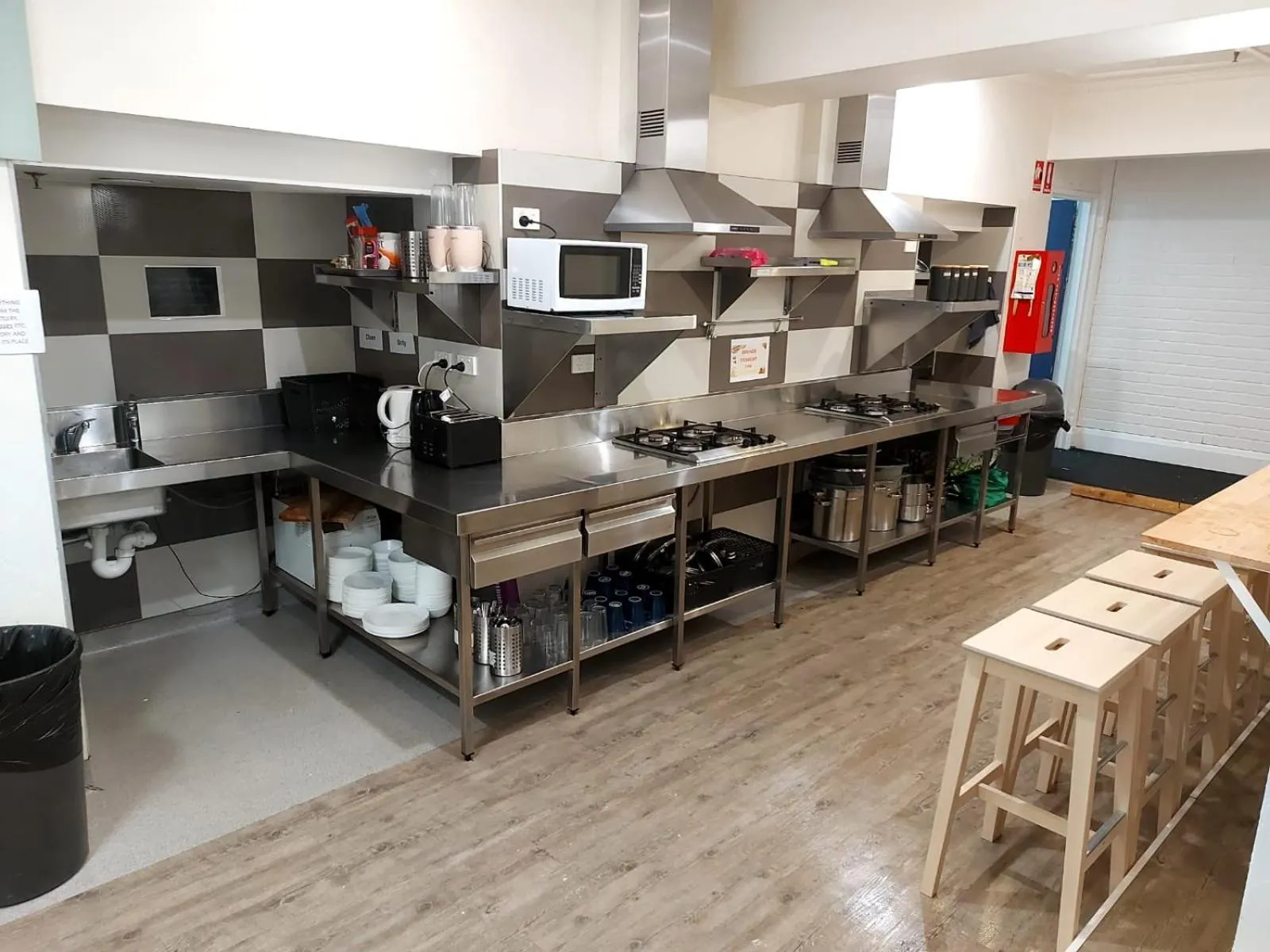 Dining area, Kitchen/Kitchenette in Sydney Central Backpackers