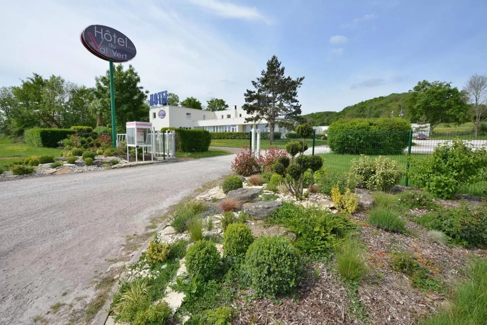 Facade/entrance, Property Building in Hotel du Val Vert