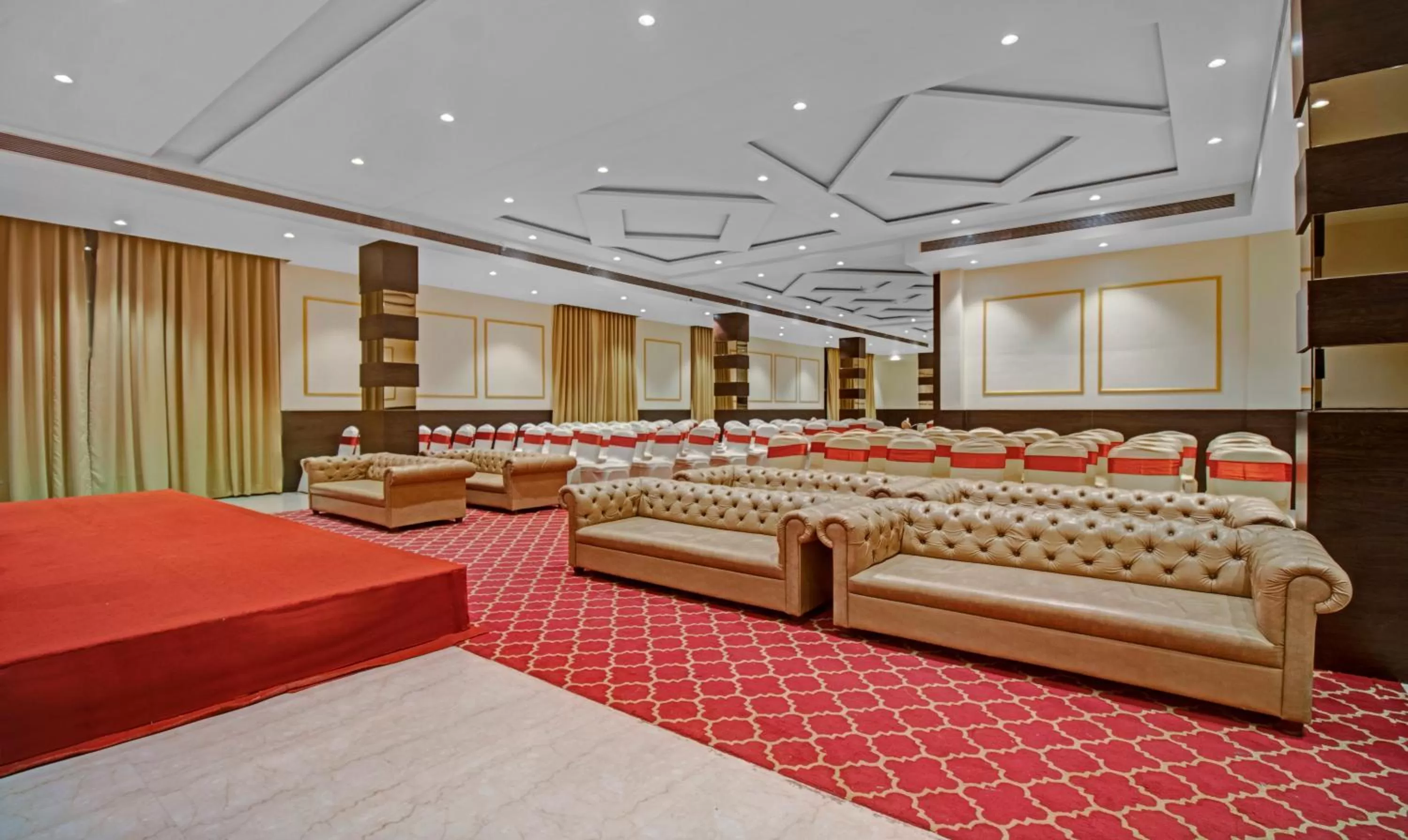 Banquet/Function facilities, Bed in Treebo Premium Median Inn