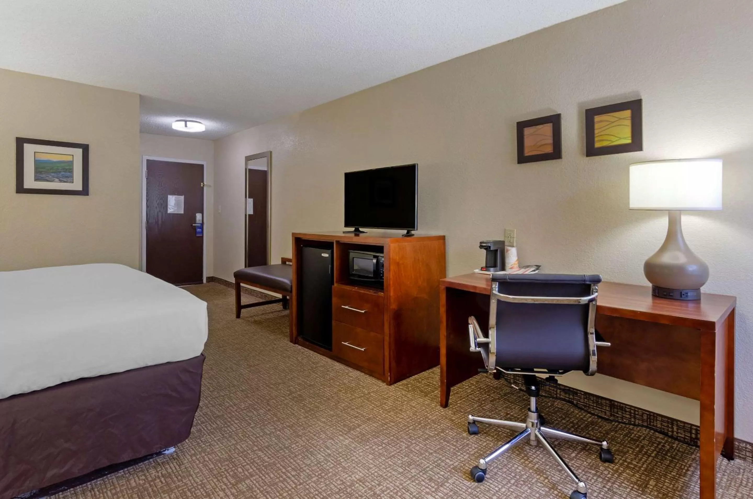 Photo of the whole room, Bed in Comfort Inn