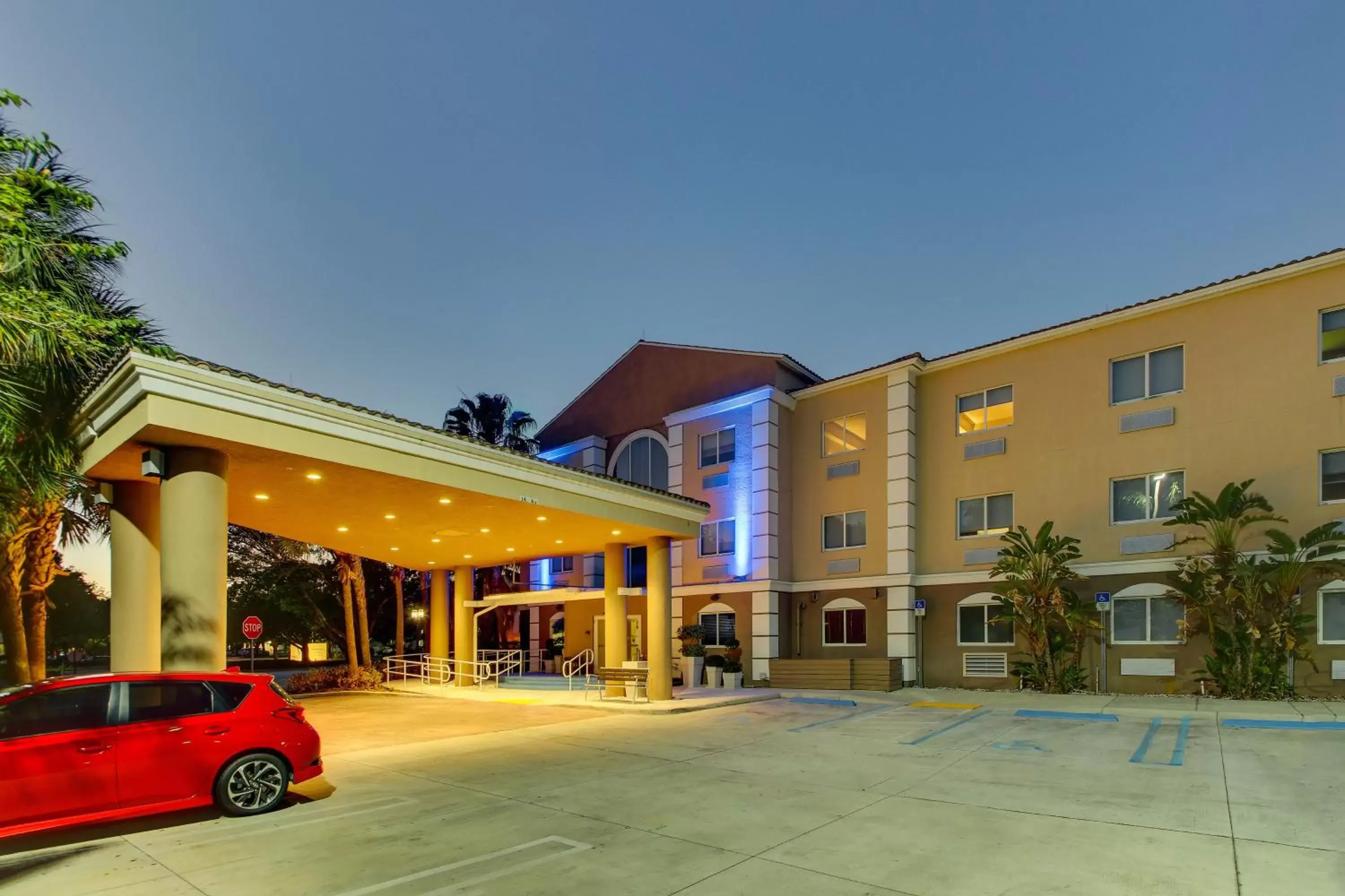 Property Building in Holiday Inn Express West Palm Beach Metrocentre, an IHG Hotel