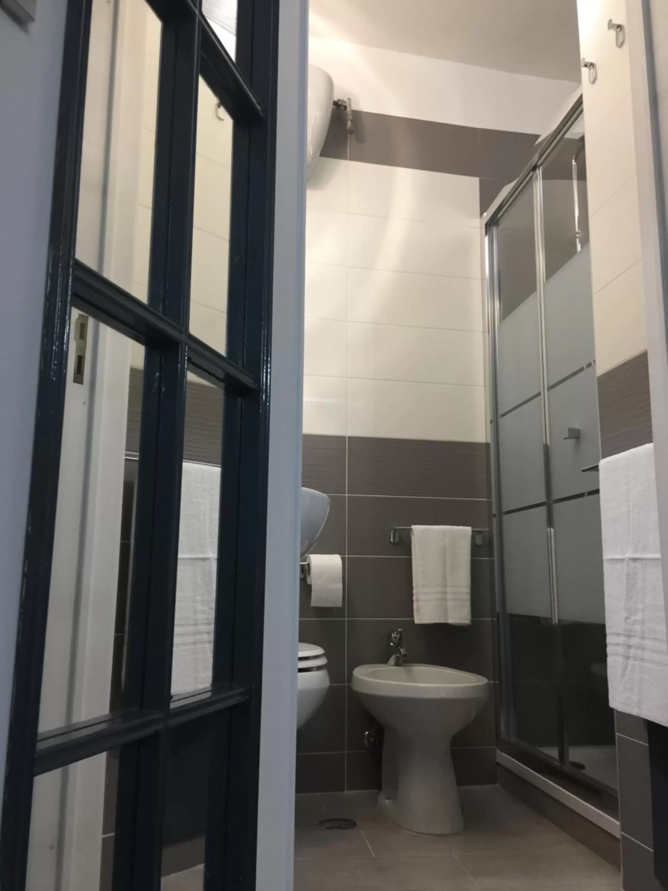 Shower, Bathroom in Mapi Room