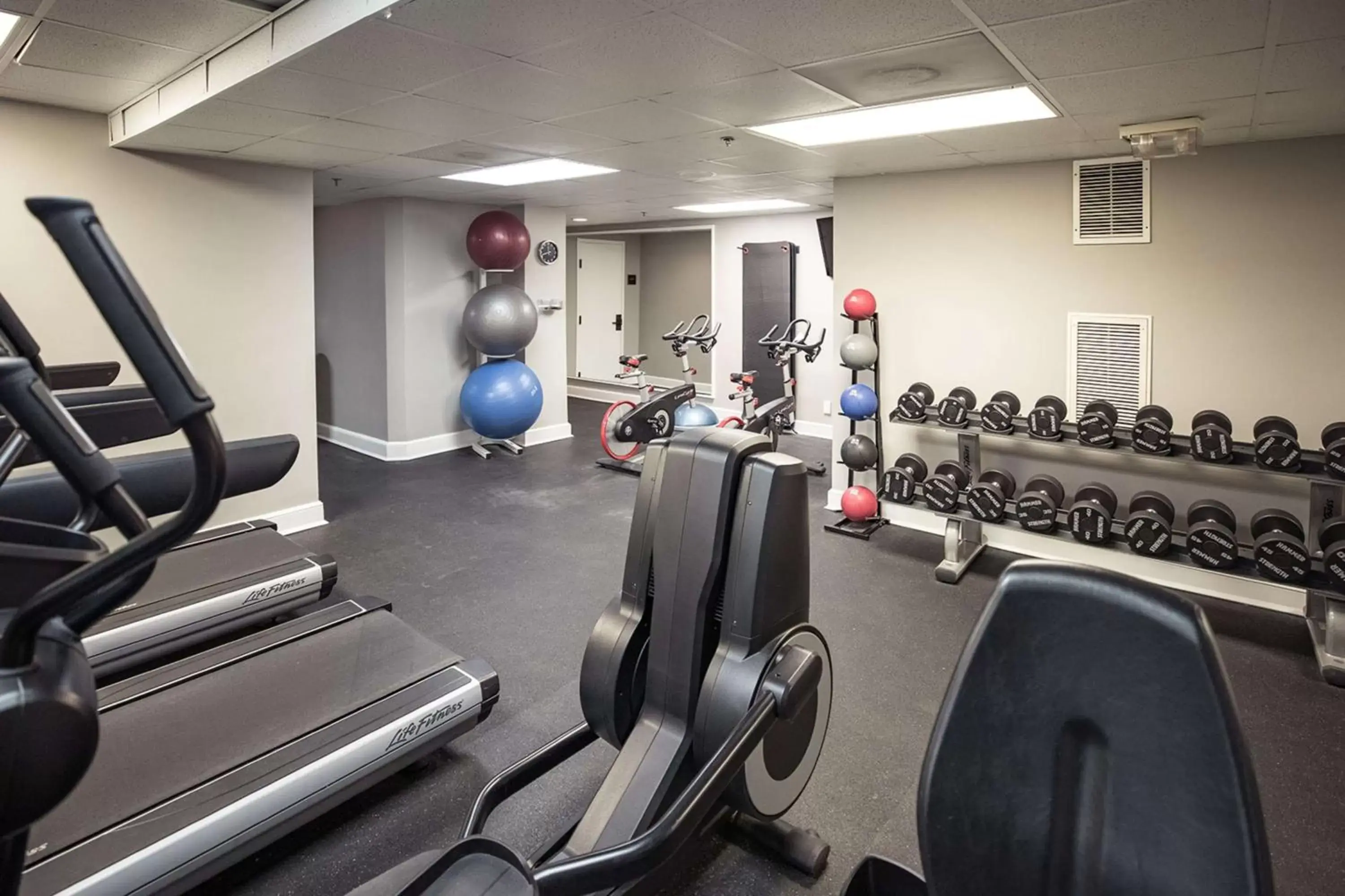 Fitness centre/facilities, Fitness Center/Facilities in Hotel Phillips Kansas City, Curio Collection By Hilton