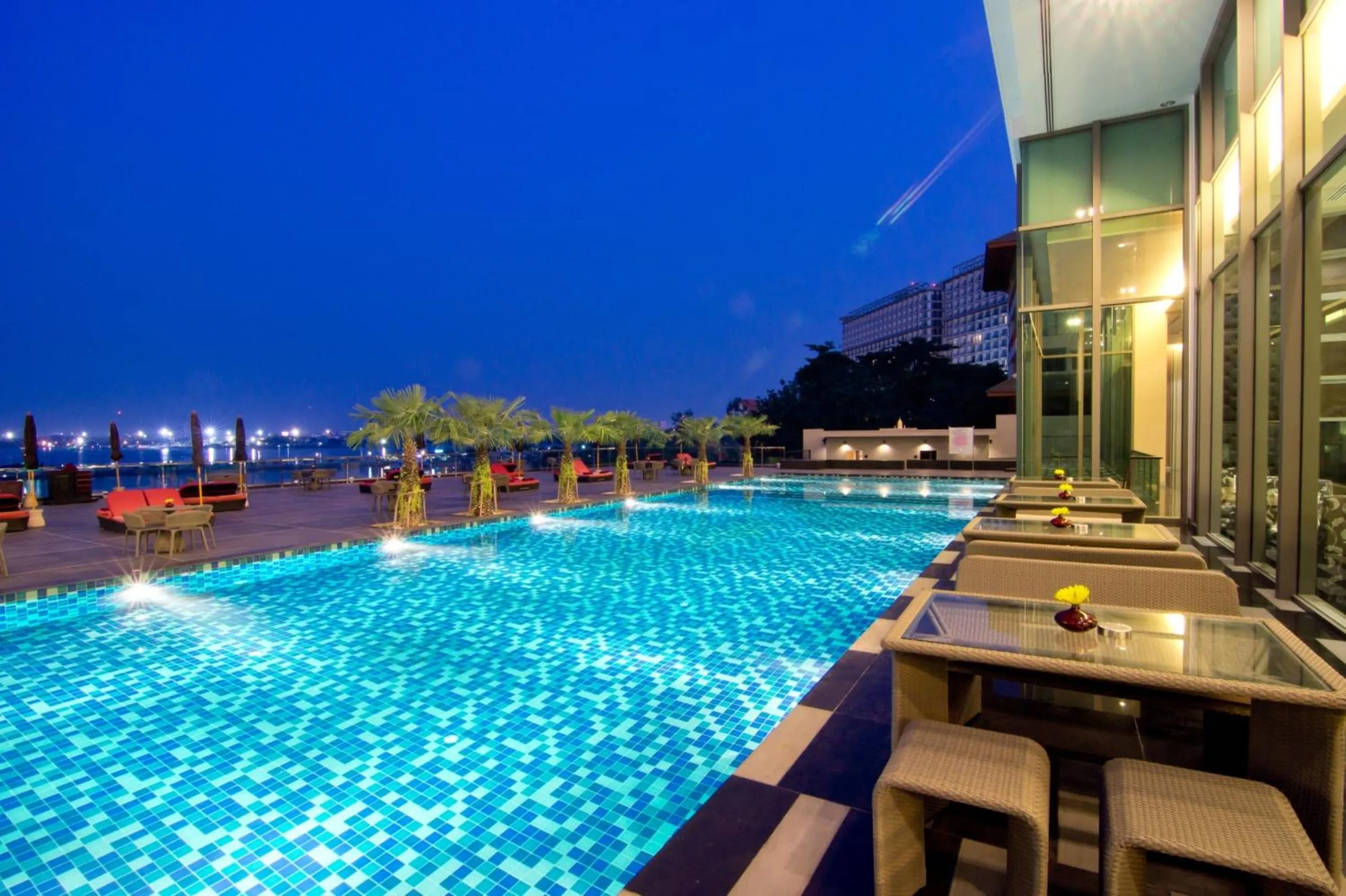 Swimming pool in Way Hotel Pattaya