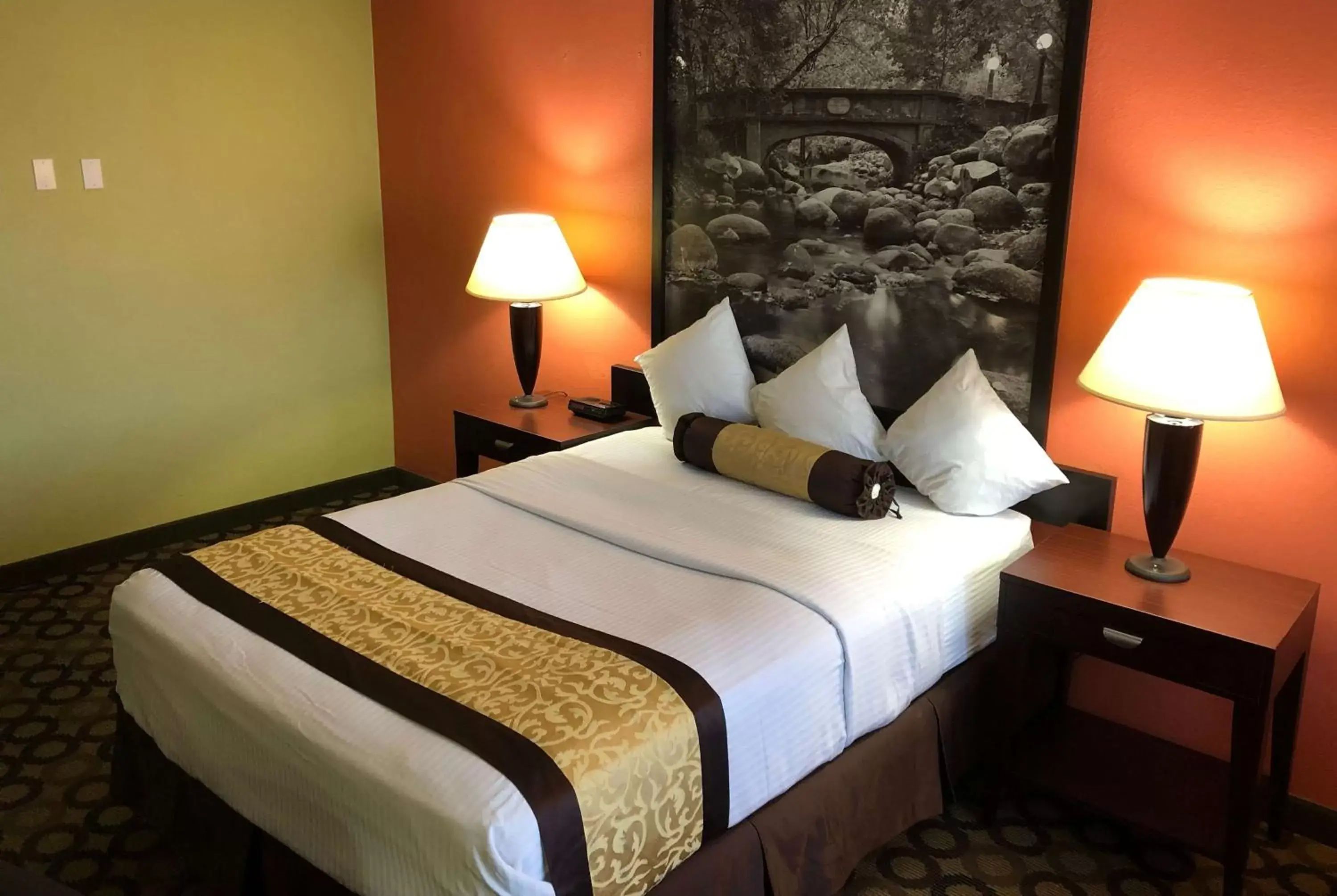 Photo of the whole room, Bed in Super 8 by Wyndham Ontario Photo of the whole room, Bed in Super 8 by Wyndham Ontario