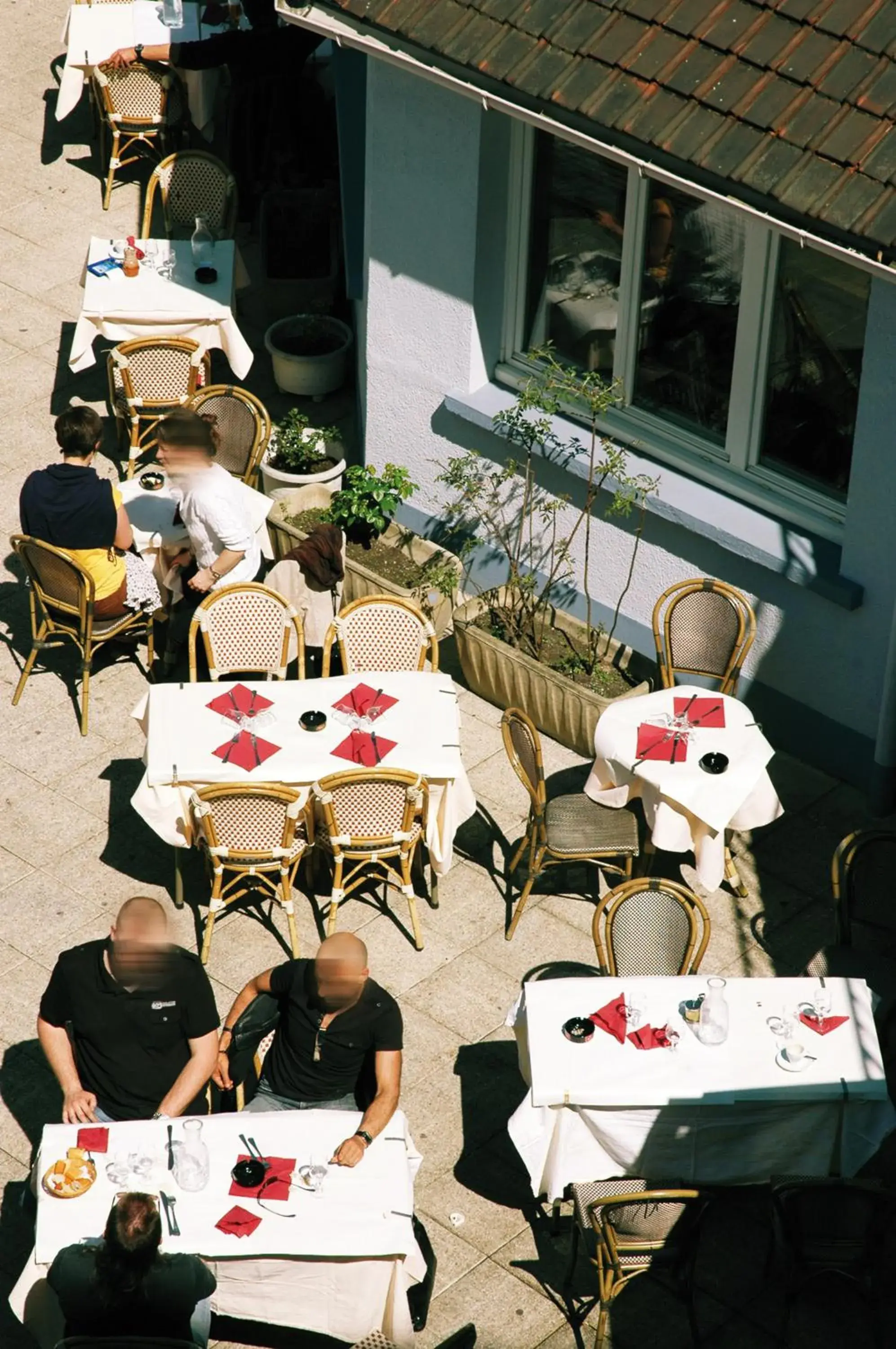 Restaurant/Places to Eat in Le Cheval Noir Hôtel Paris Pantin