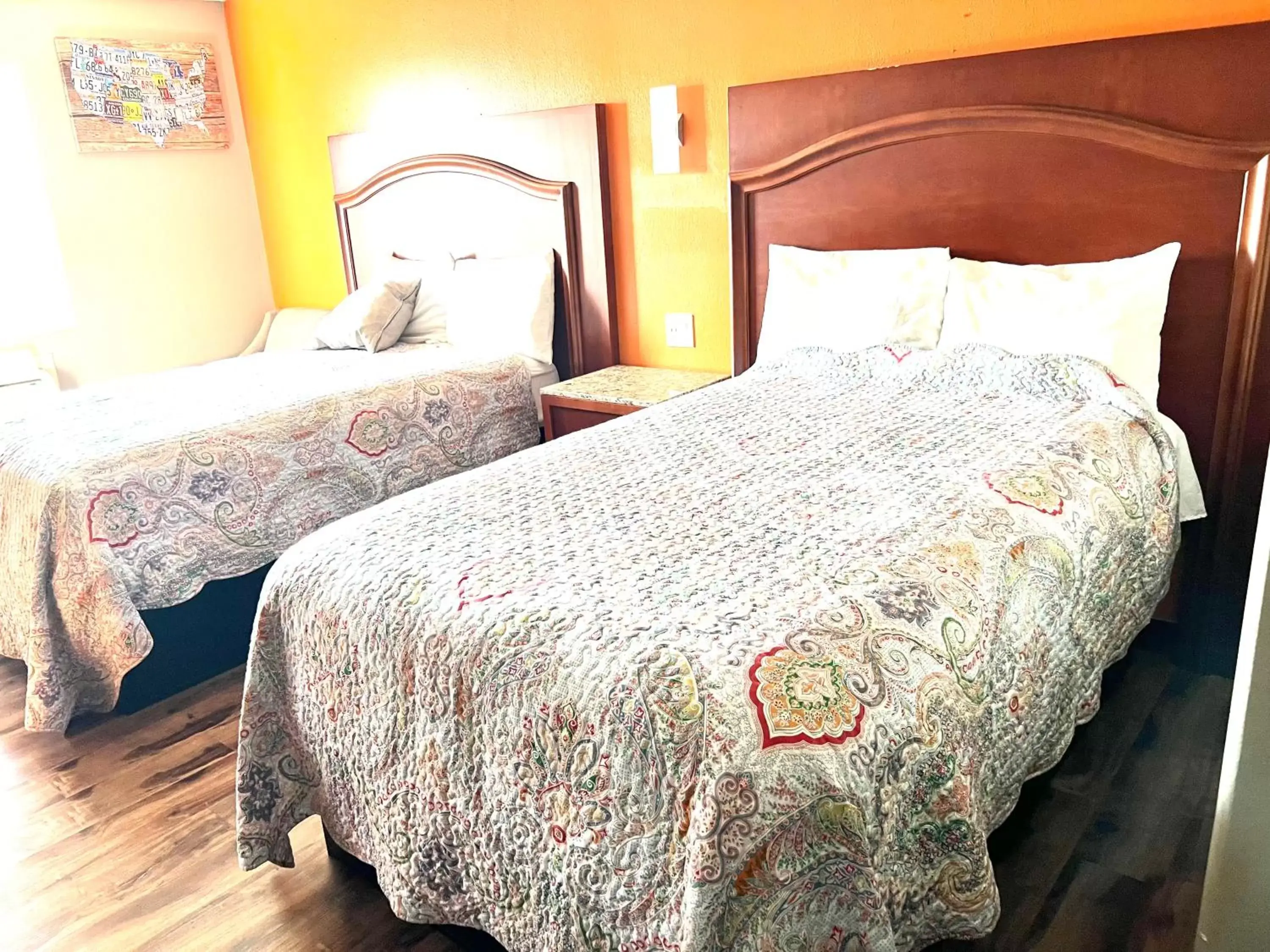 Bedroom, Bed in Econo Lodge San Antonio near SeaWorld - Medical Center