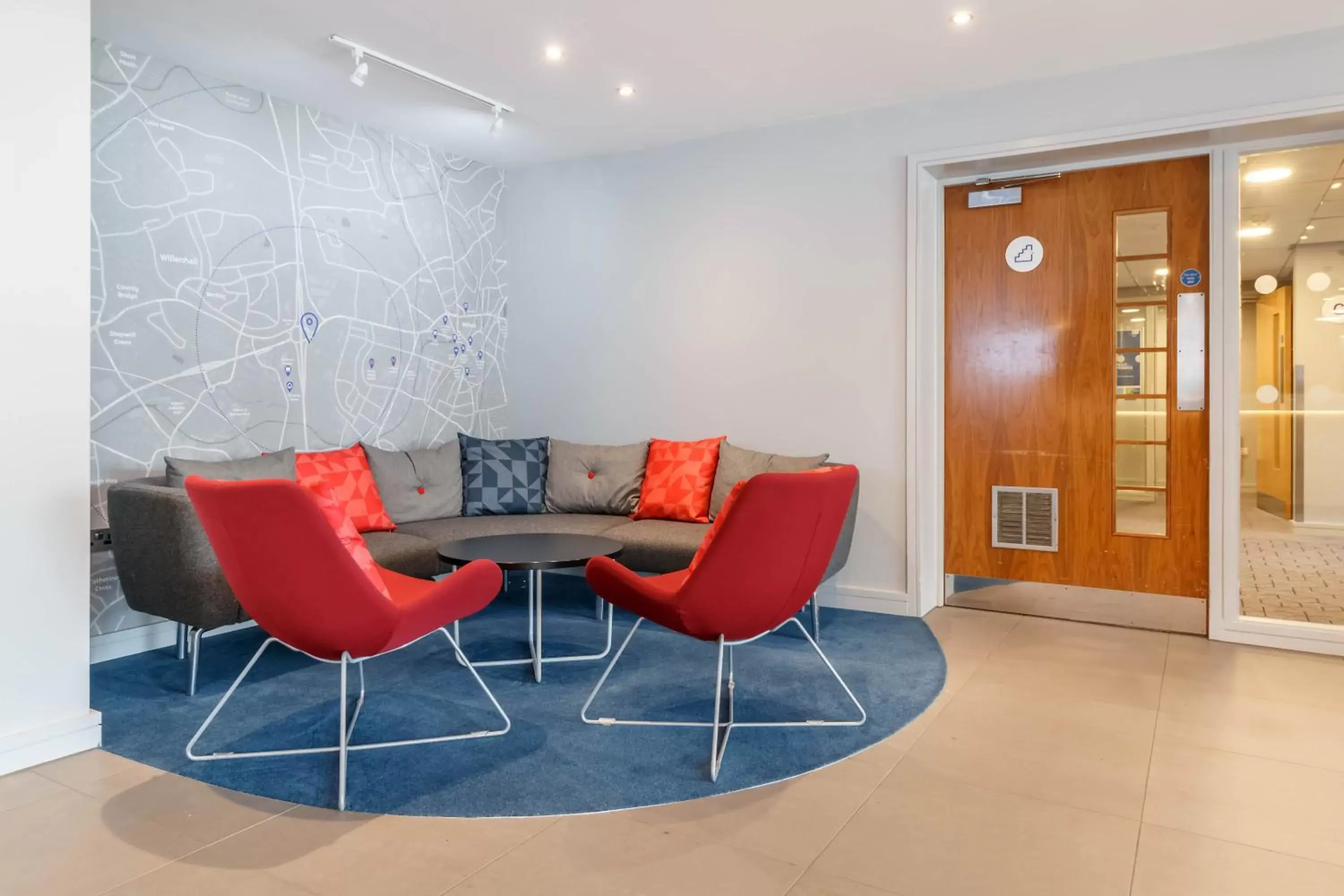 Property building in Holiday Inn Express Walsall M6, J10 by IHG Property building in Holiday Inn Express Walsall M6, J10 by IHG