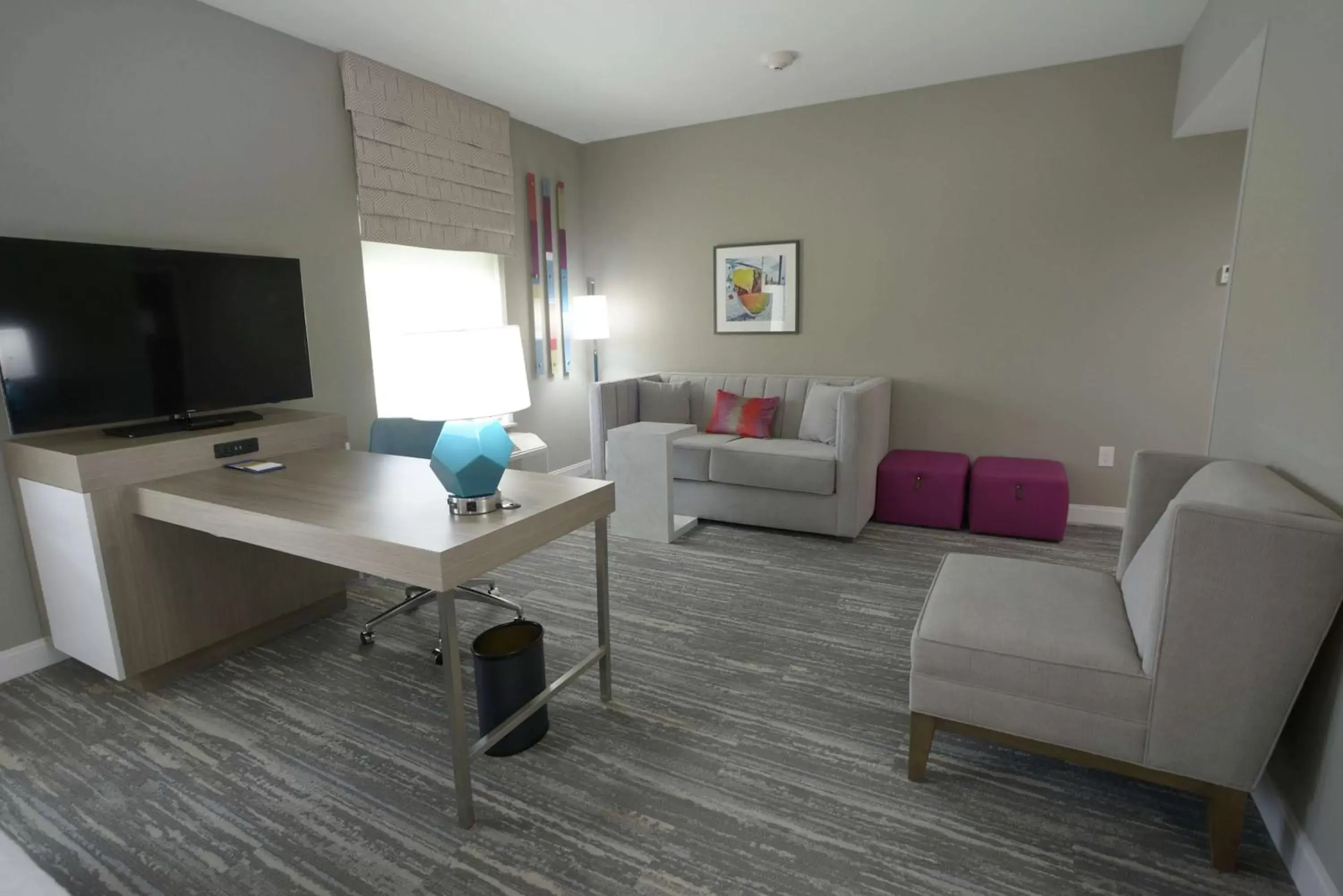 Bedroom, Seating Area in Hampton Inn & Suites Oklahoma City/Quail Springs