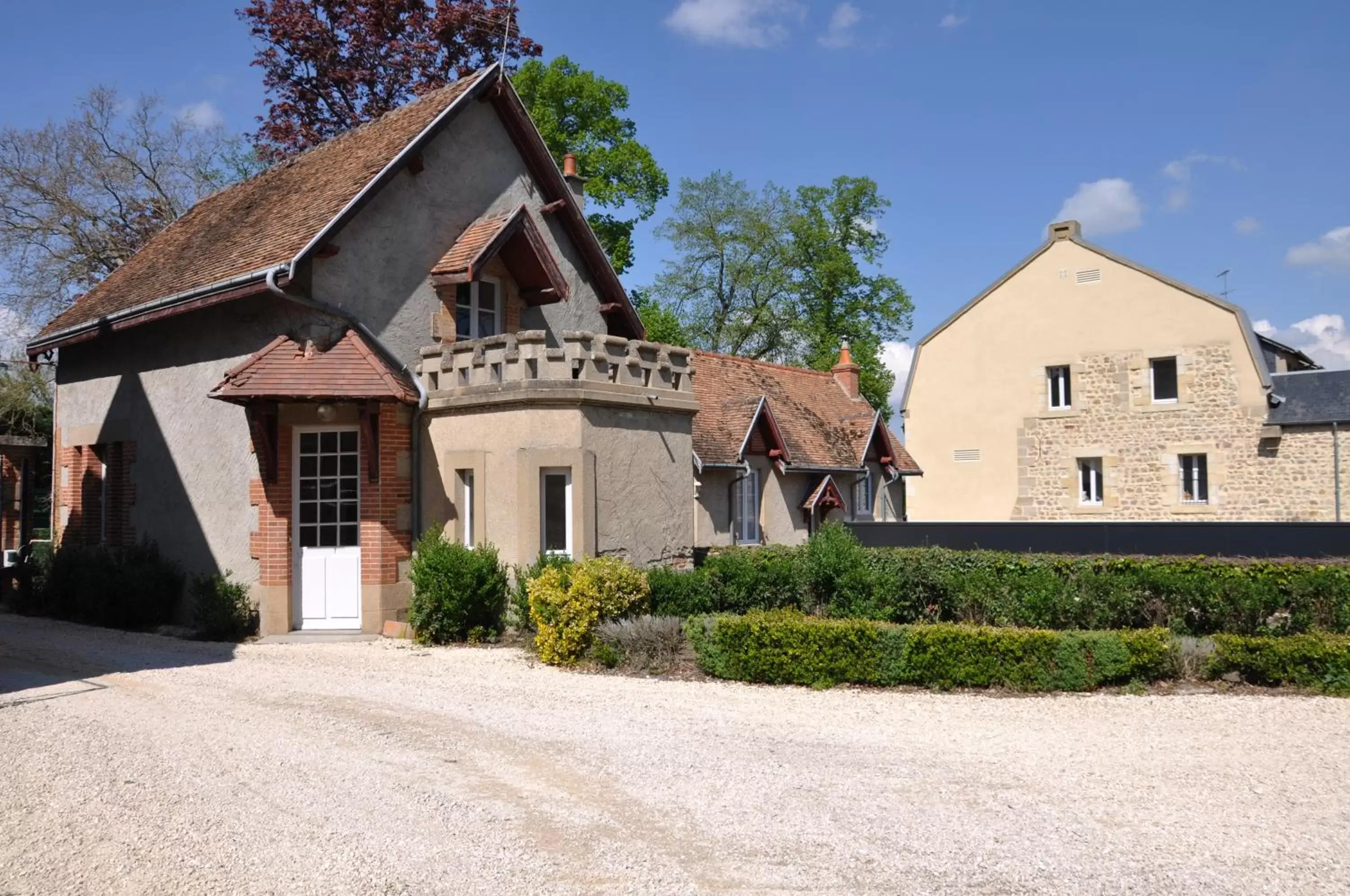 Nearby landmark, Property Building in Château Origny