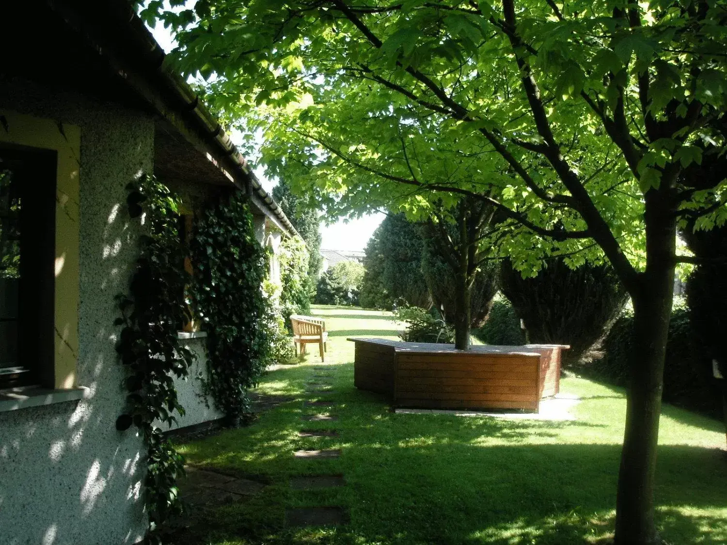 Garden in Castlecary House Hotel