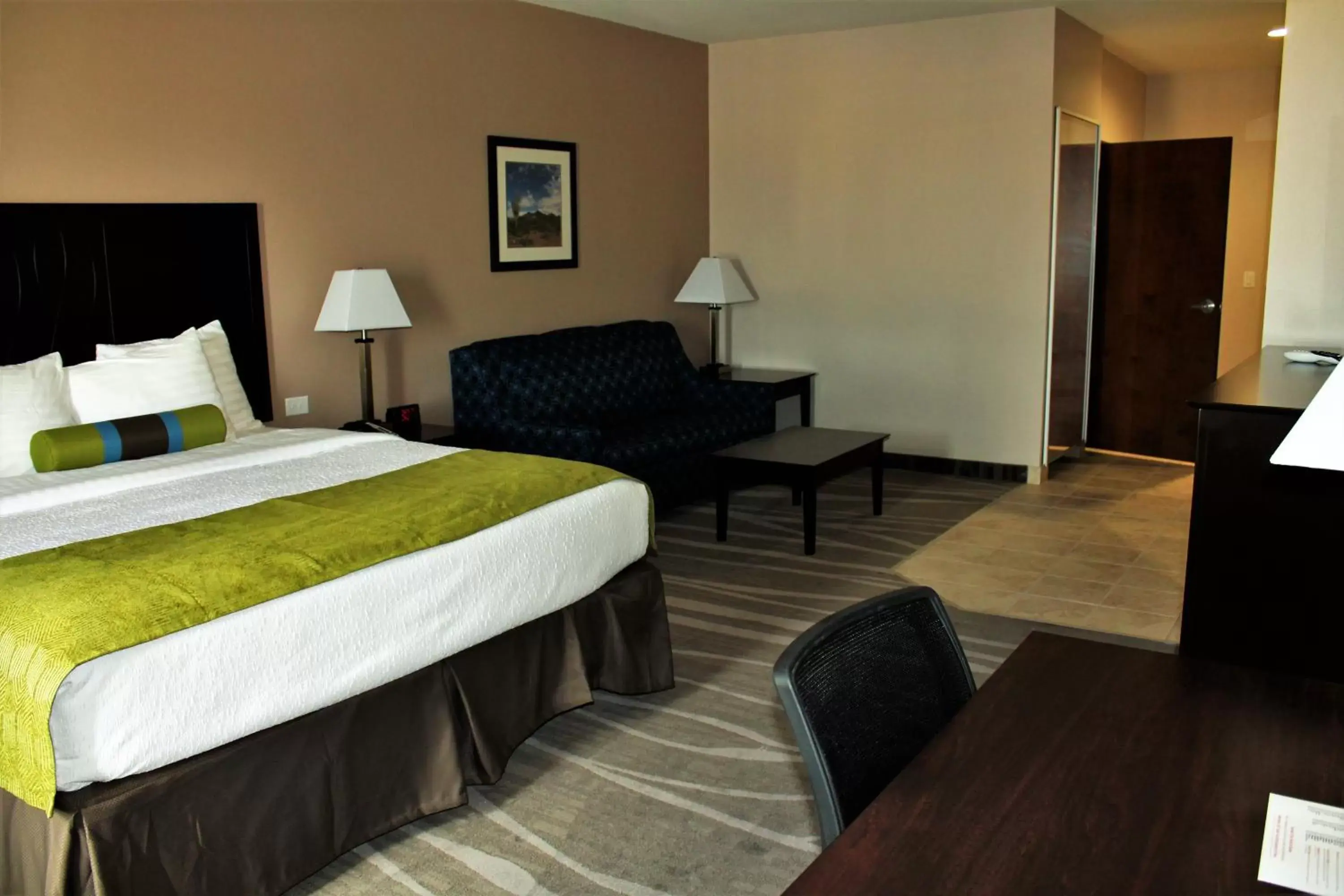 Photo of the whole room, Bed in Best Western Plus Denver City Hotel & Suites