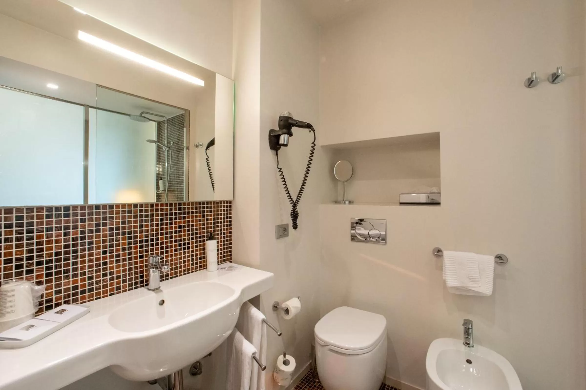 Toilet in Hotel Annunziata