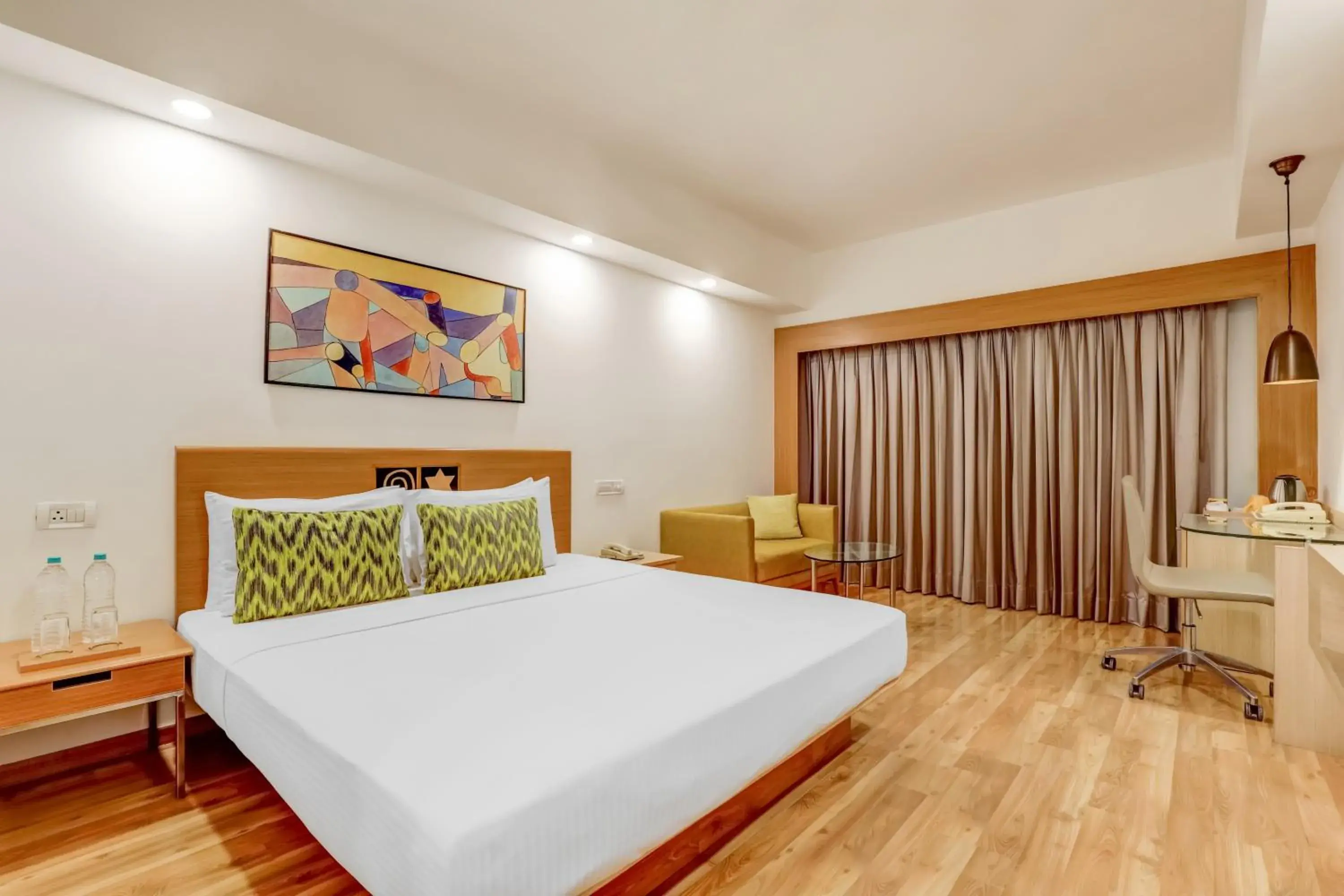 Bedroom, Bed in Lemon Tree Hotel, Ahmedabad