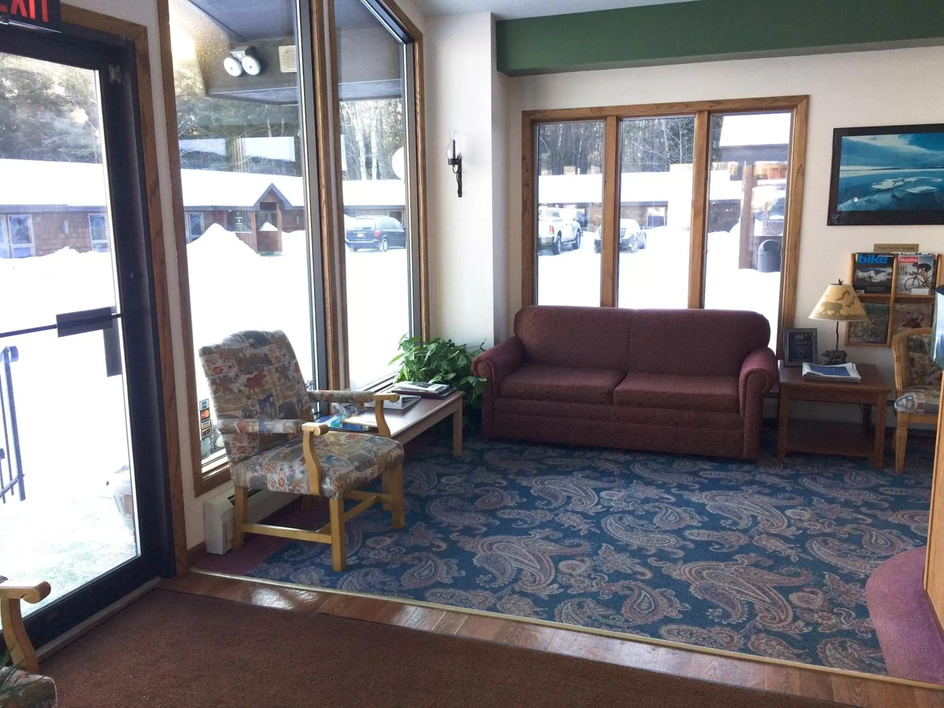 Property building, Seating Area in Cedar Motor Inn