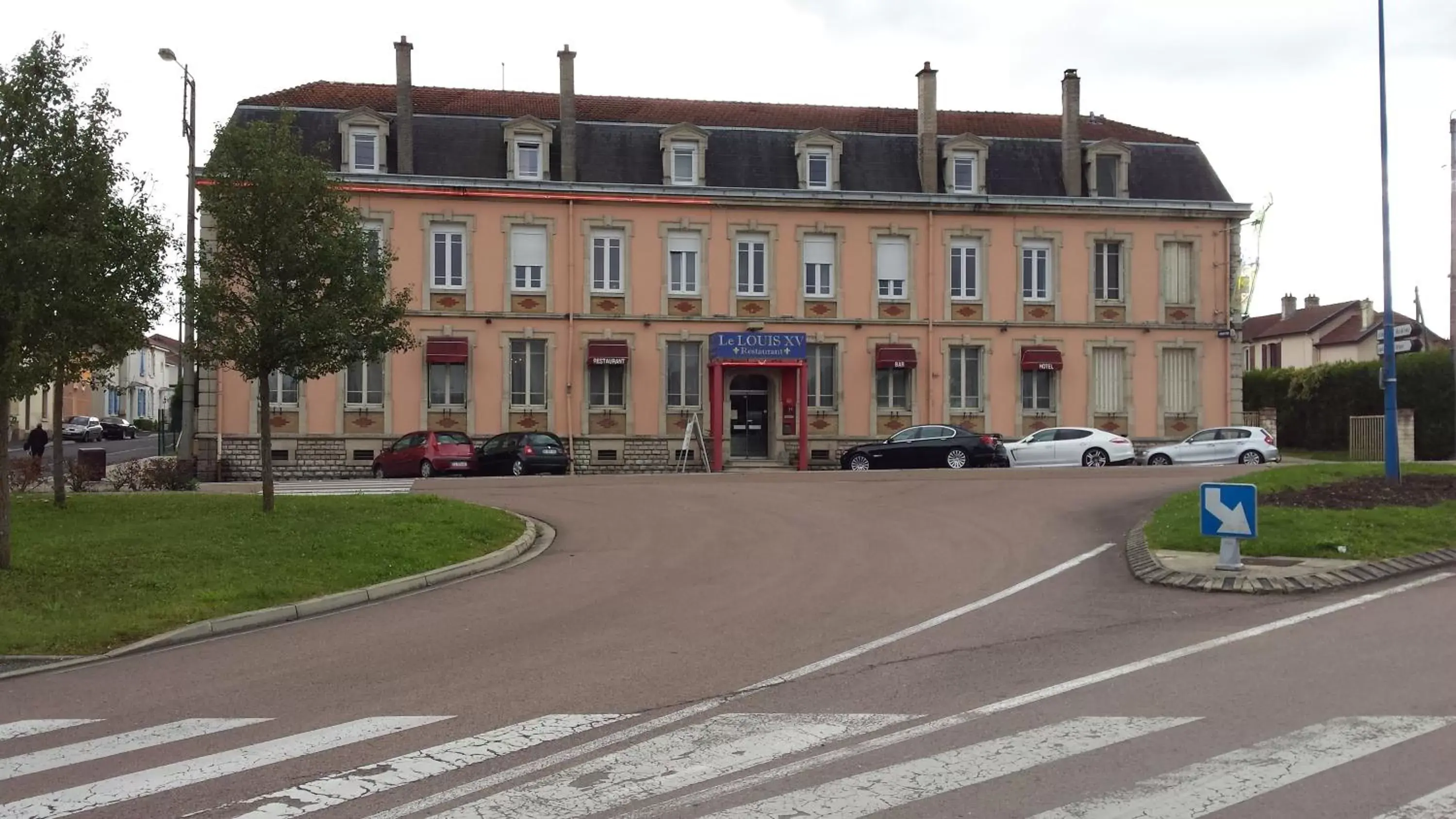 Facade/entrance, Property Building in Hotel de Champagne