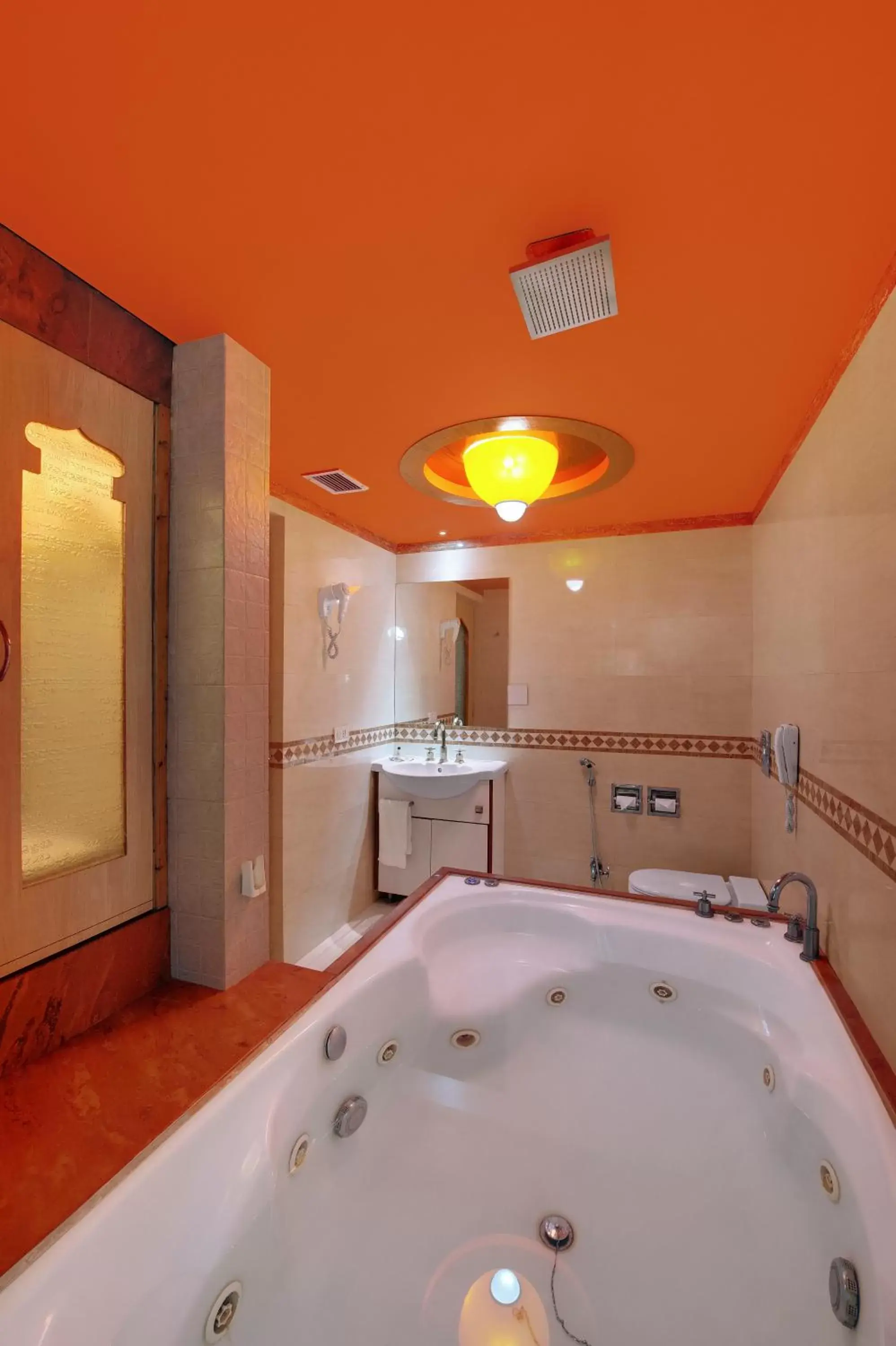 Bathroom in Hotel Amar