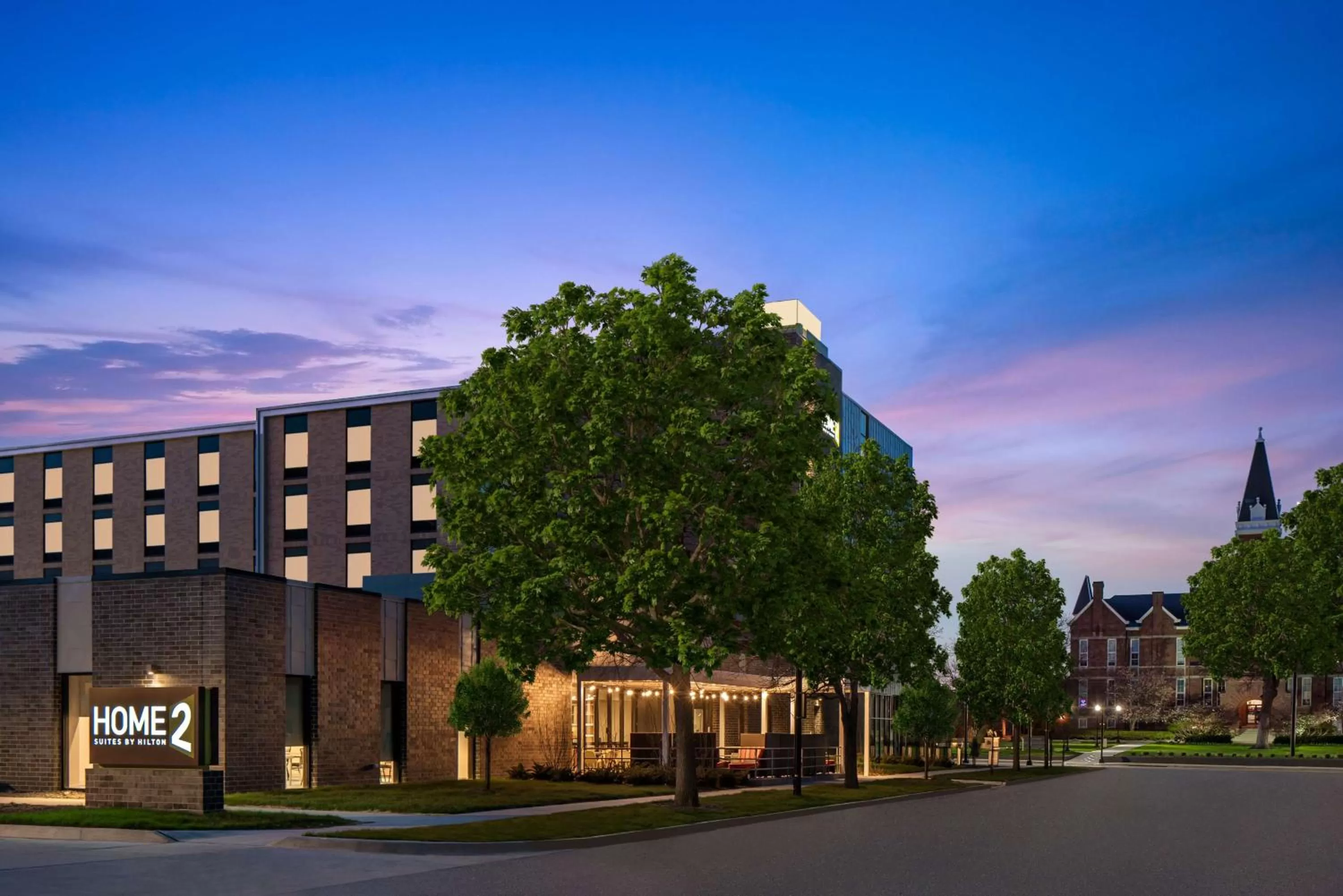 Property building in Home2 Suites by Hilton Des Moines at Drake University