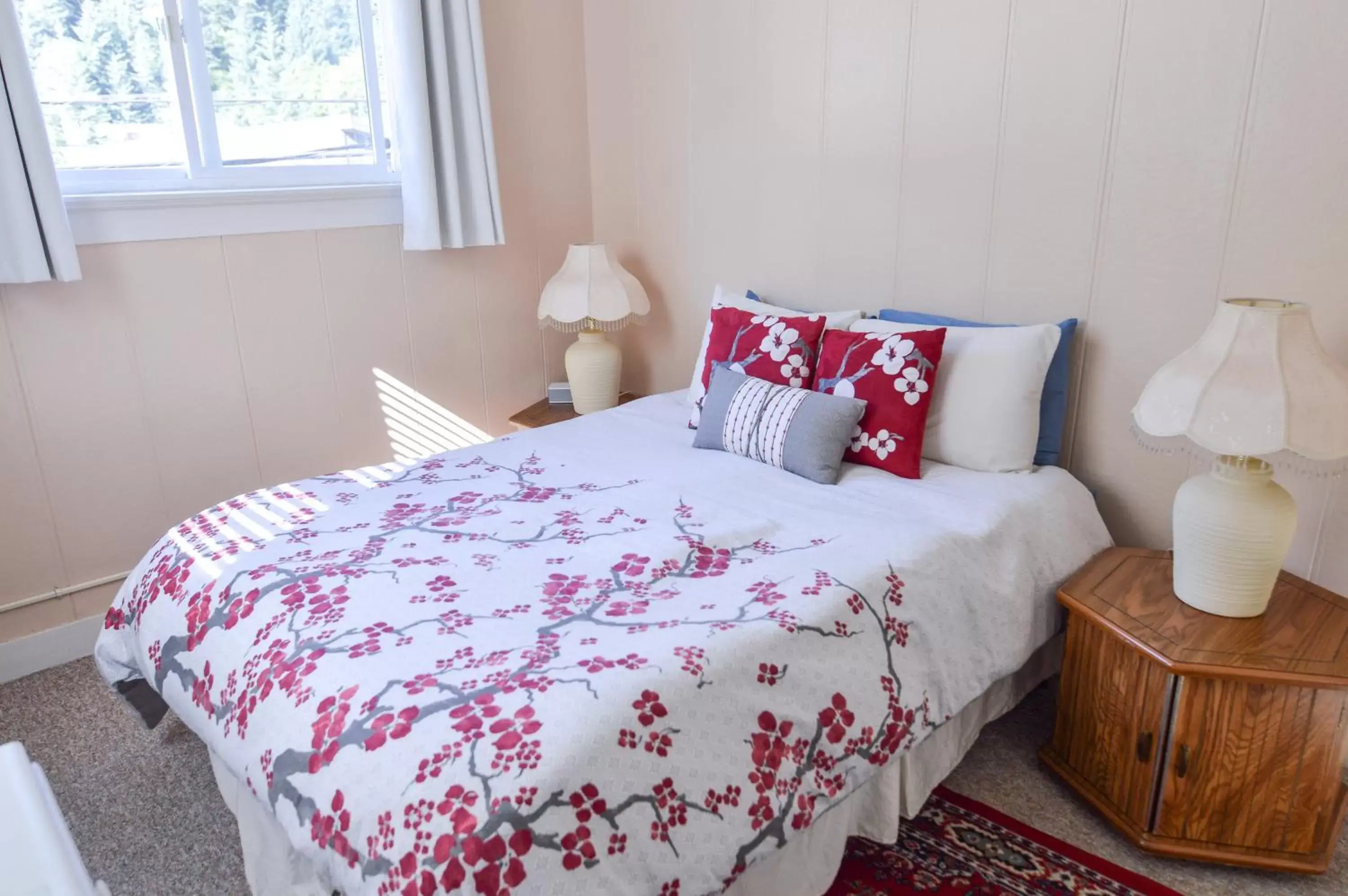 Bed in Brown & Hawkins Historical Apartments