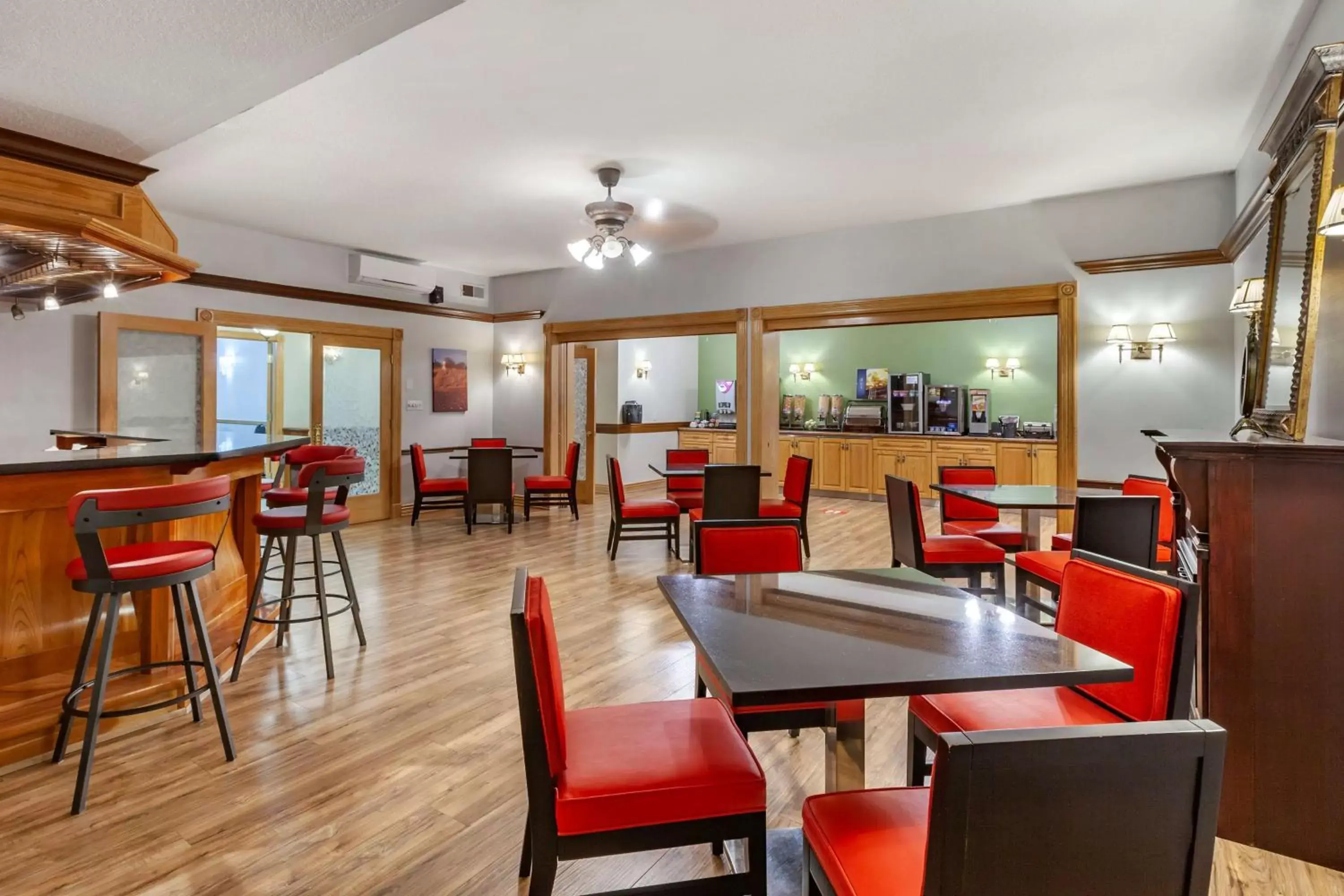 Restaurant/Places to Eat in SureStay Plus Hotel by Best Western Kincardine