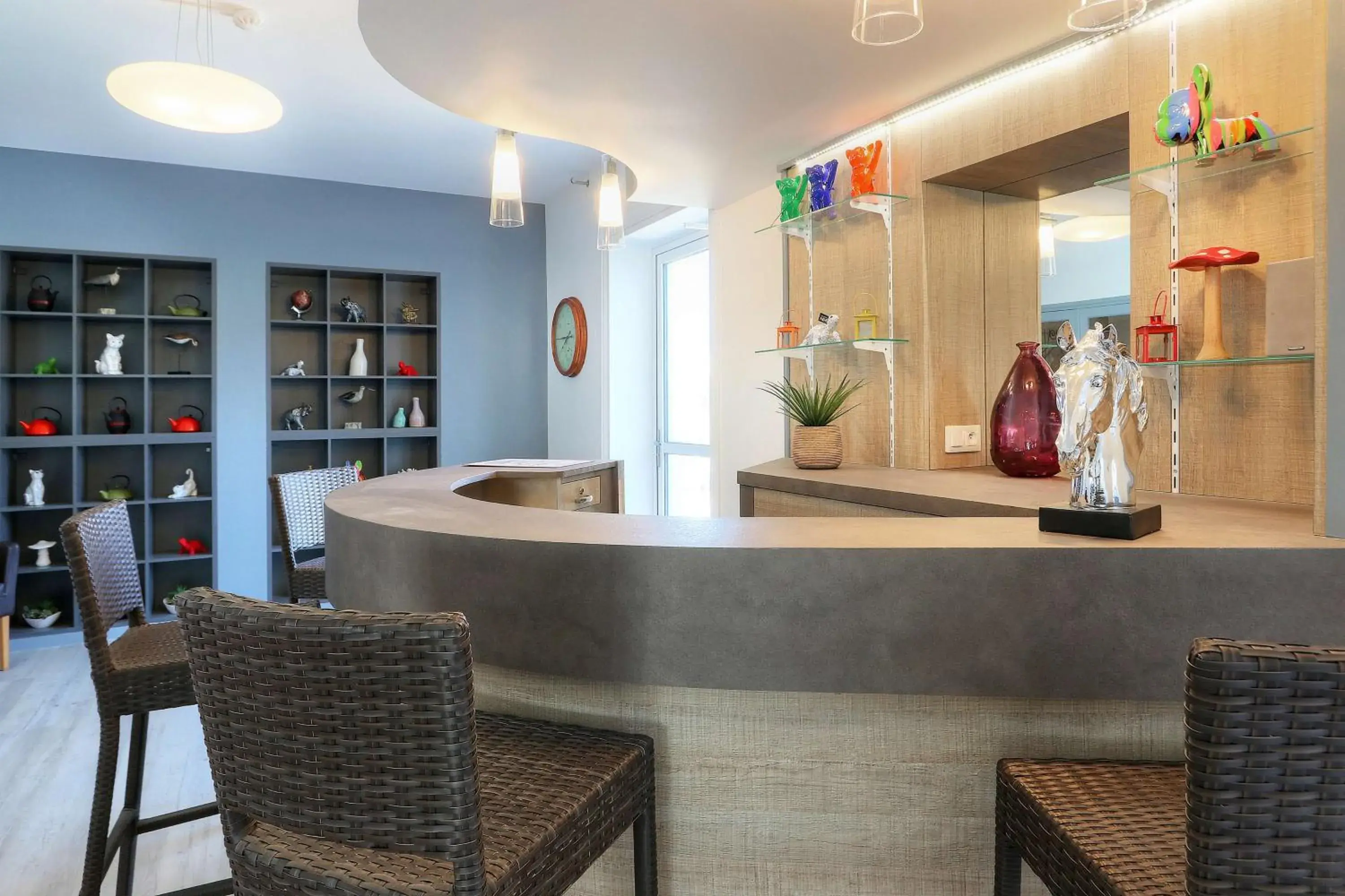 Lounge or bar in Best Western Hôtel Le Bellevue Quiberon Lounge or bar in Best Western Hôtel Le Bellevue Quiberon